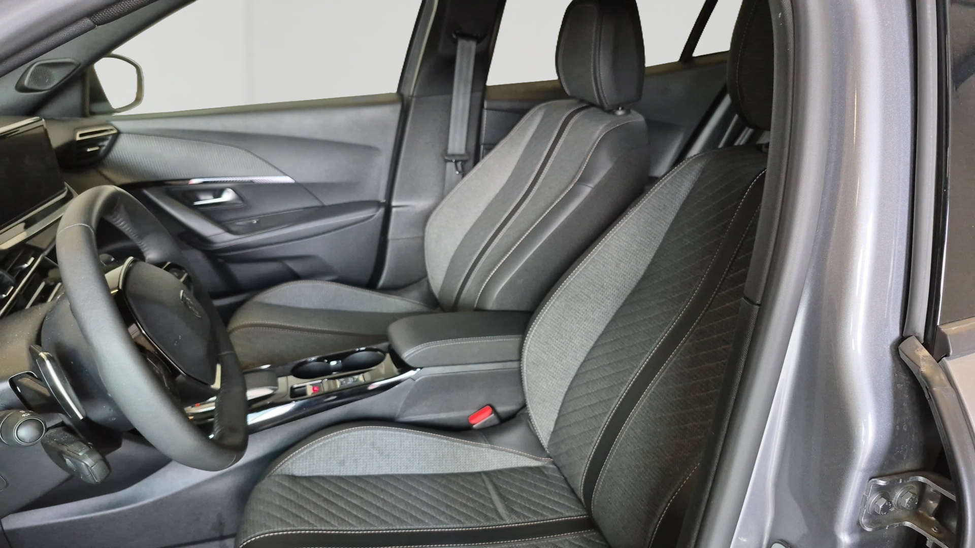 PEUGEOT 2008 Hybrid 145 e-DCS6 Allure