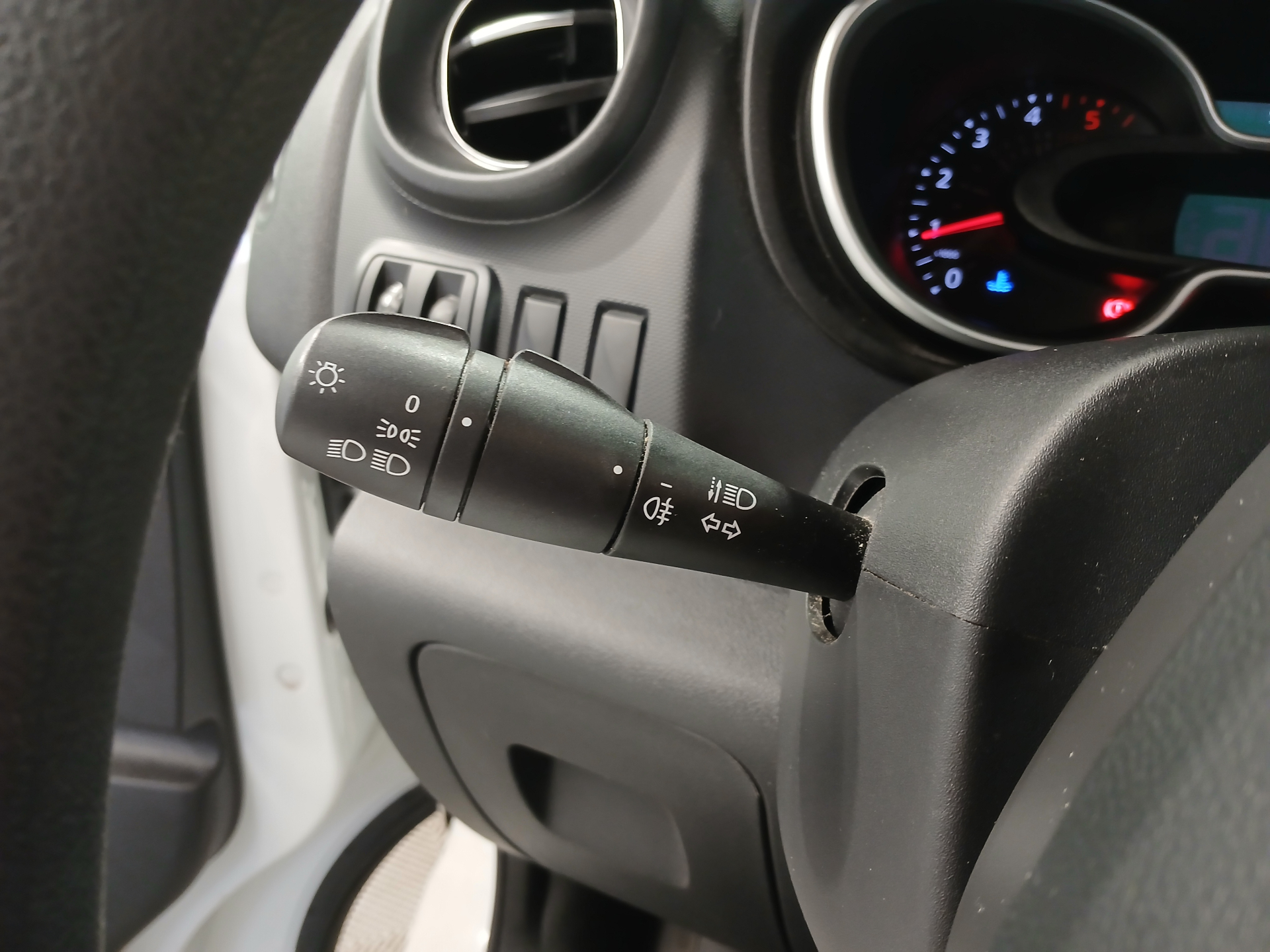 RENAULT TRAFIC FOURGON FG GCF L2H1 1300 dCi 120