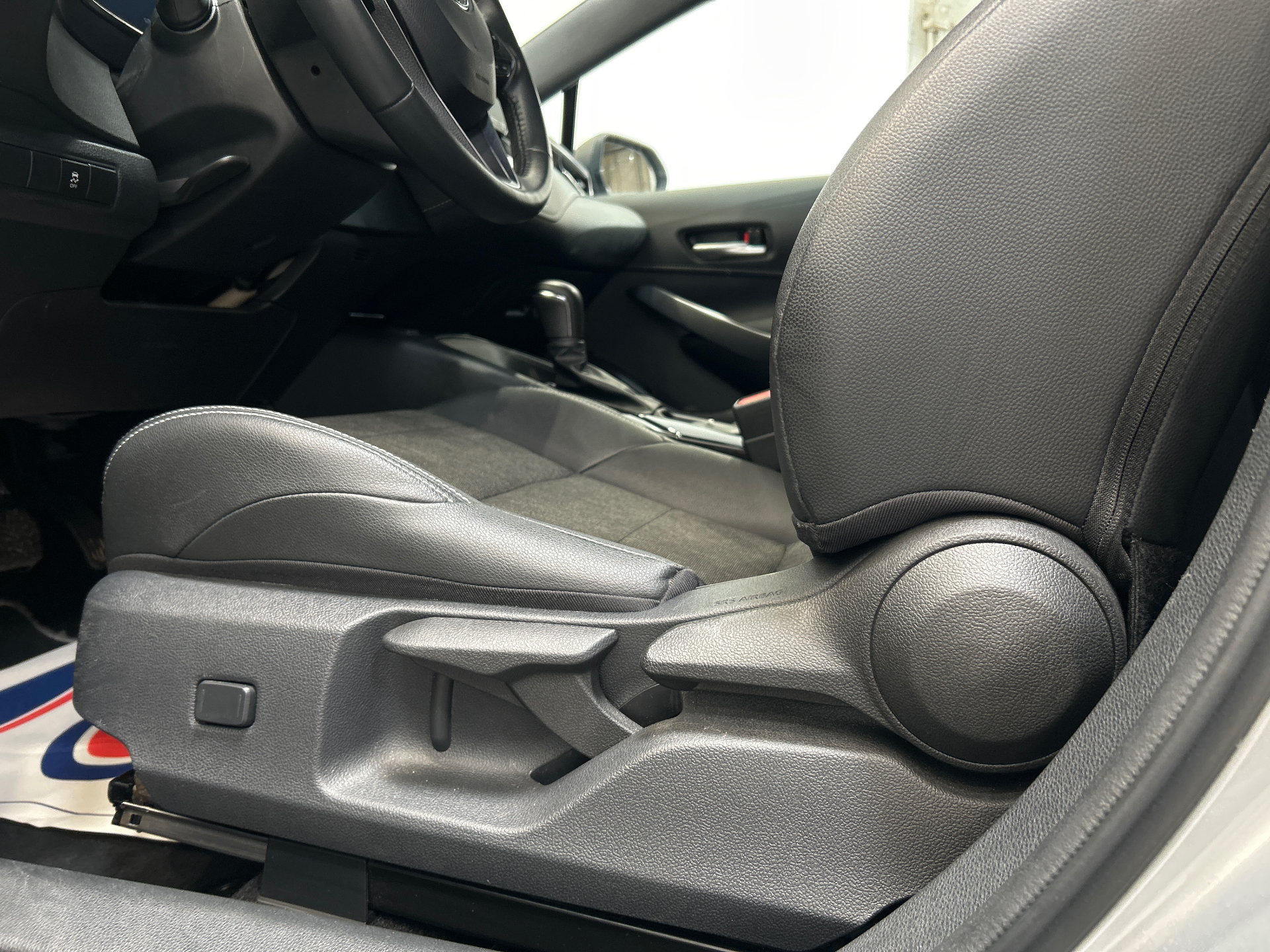 TOYOTA COROLLA HYBRIDE 140ch Design