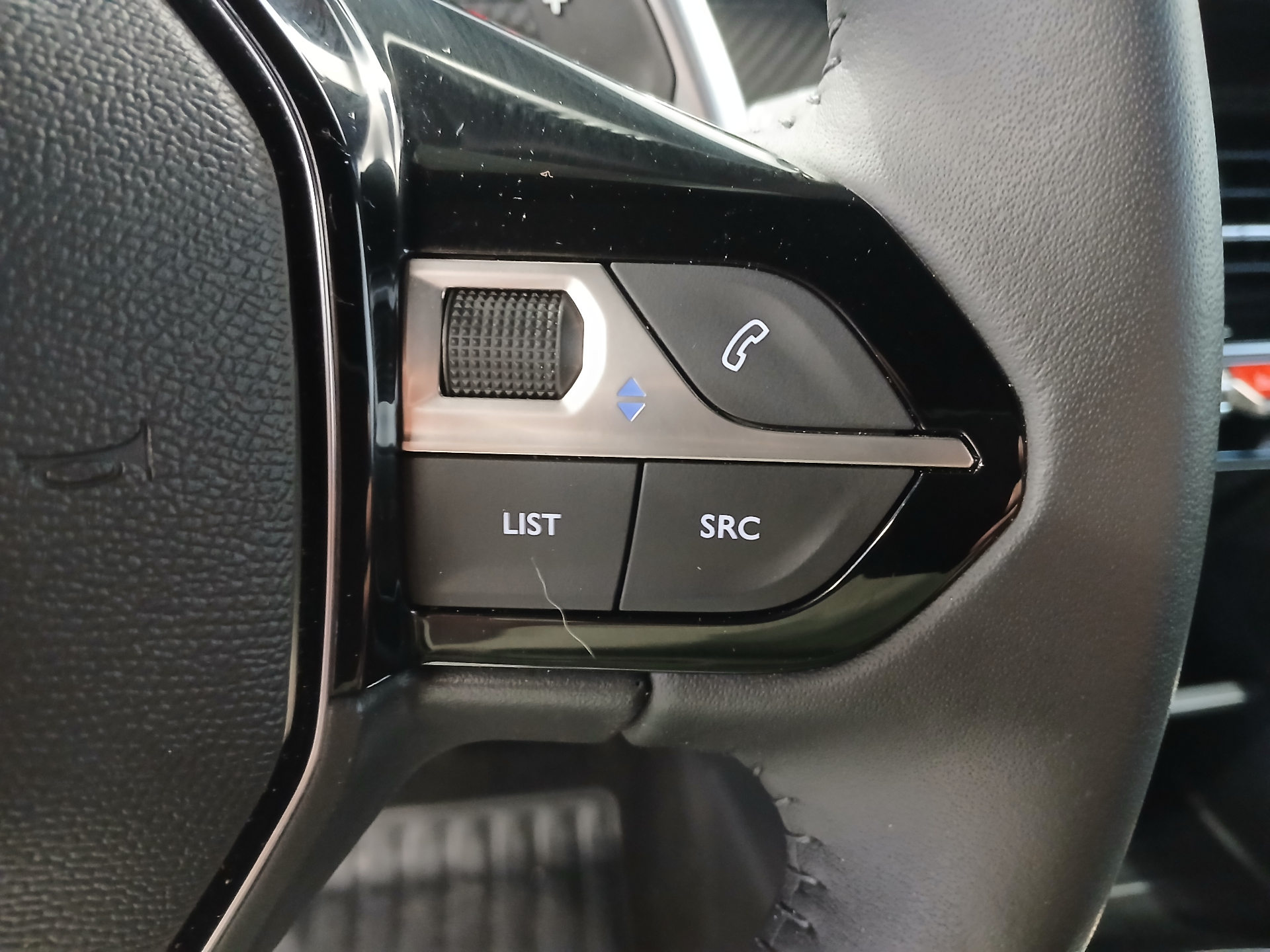 PEUGEOT 2008 Hybrid 145 e-DCS6 Style