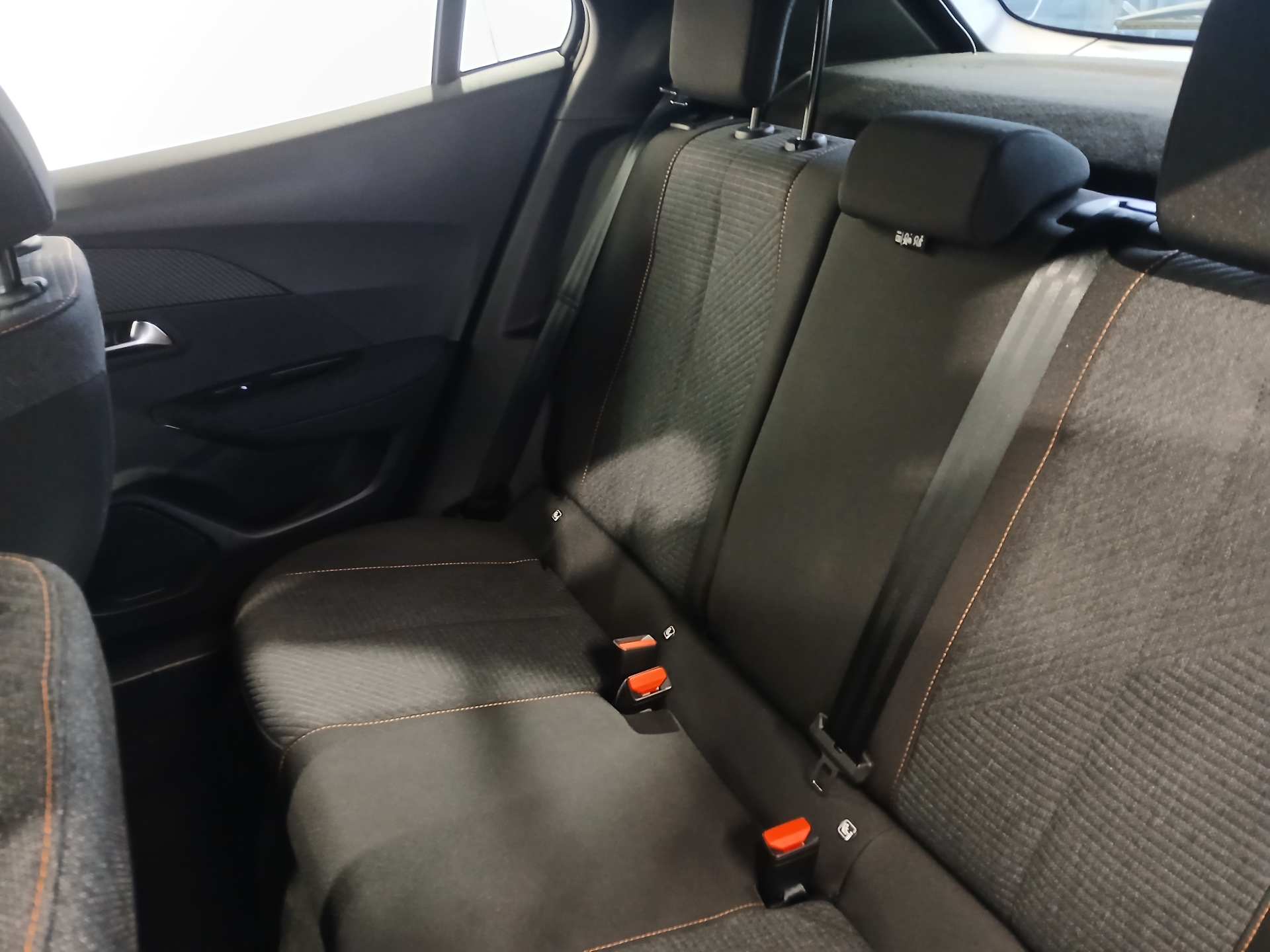 PEUGEOT 2008 Hybrid 145 e-DCS6 Style