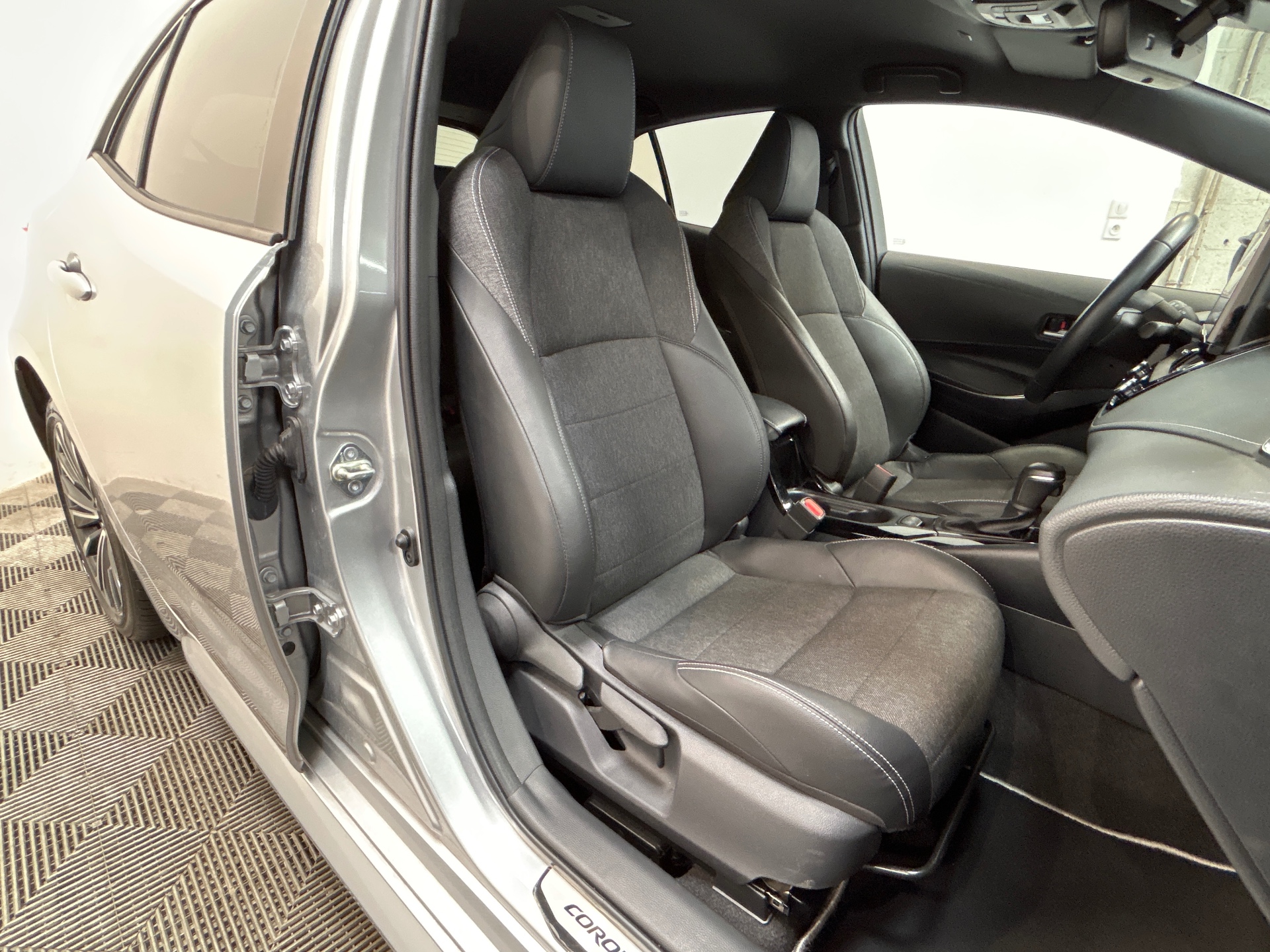 TOYOTA COROLLA HYBRIDE 140ch Design