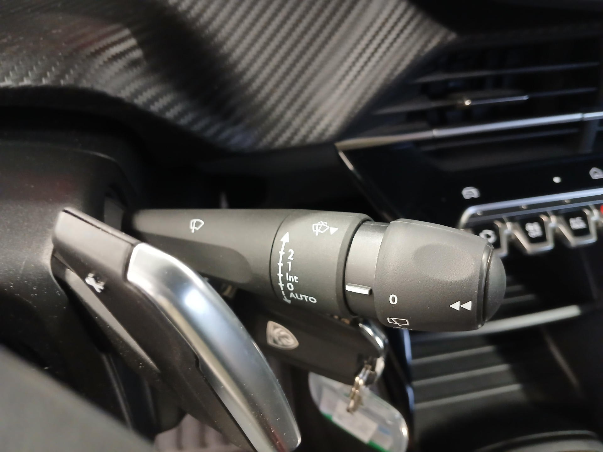 PEUGEOT 2008 Hybrid 145 e-DCS6 Style