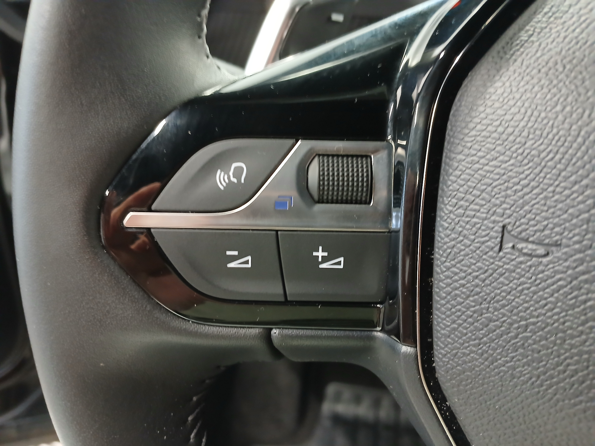 PEUGEOT 2008 Hybrid 145 e-DCS6 Style