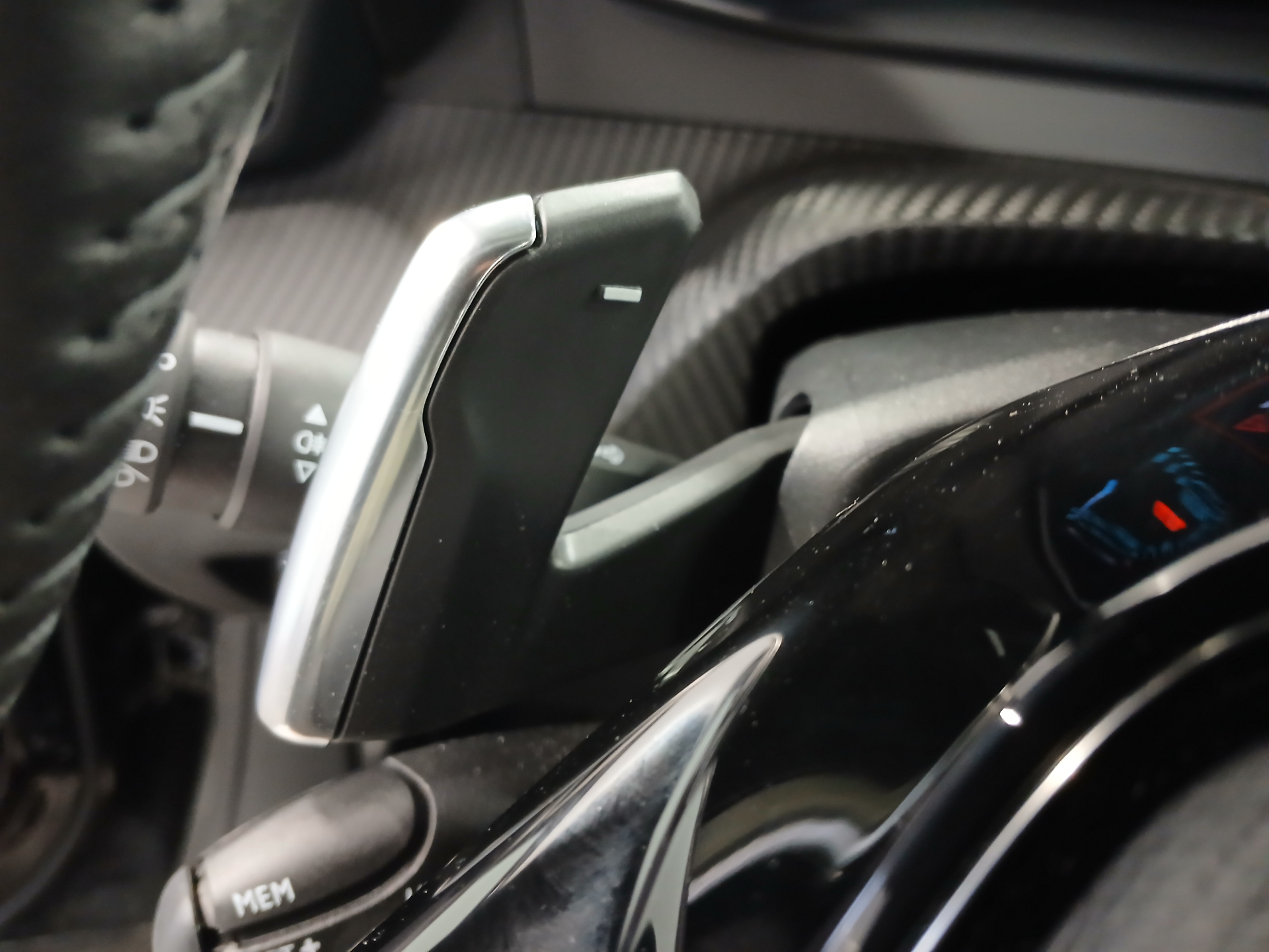 PEUGEOT 2008 Hybrid 145 e-DCS6 Style