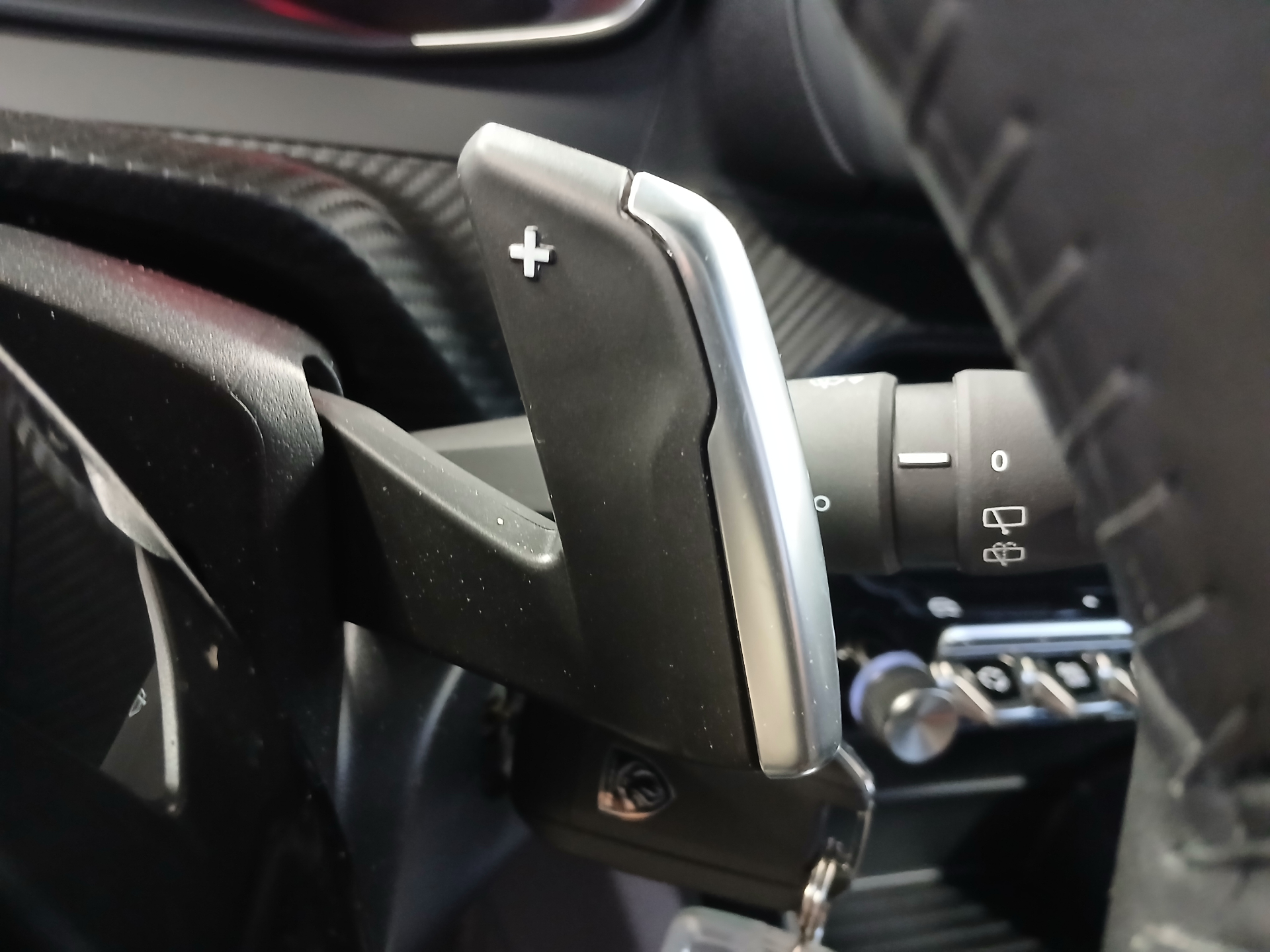 PEUGEOT 2008 Hybrid 145 e-DCS6 Style