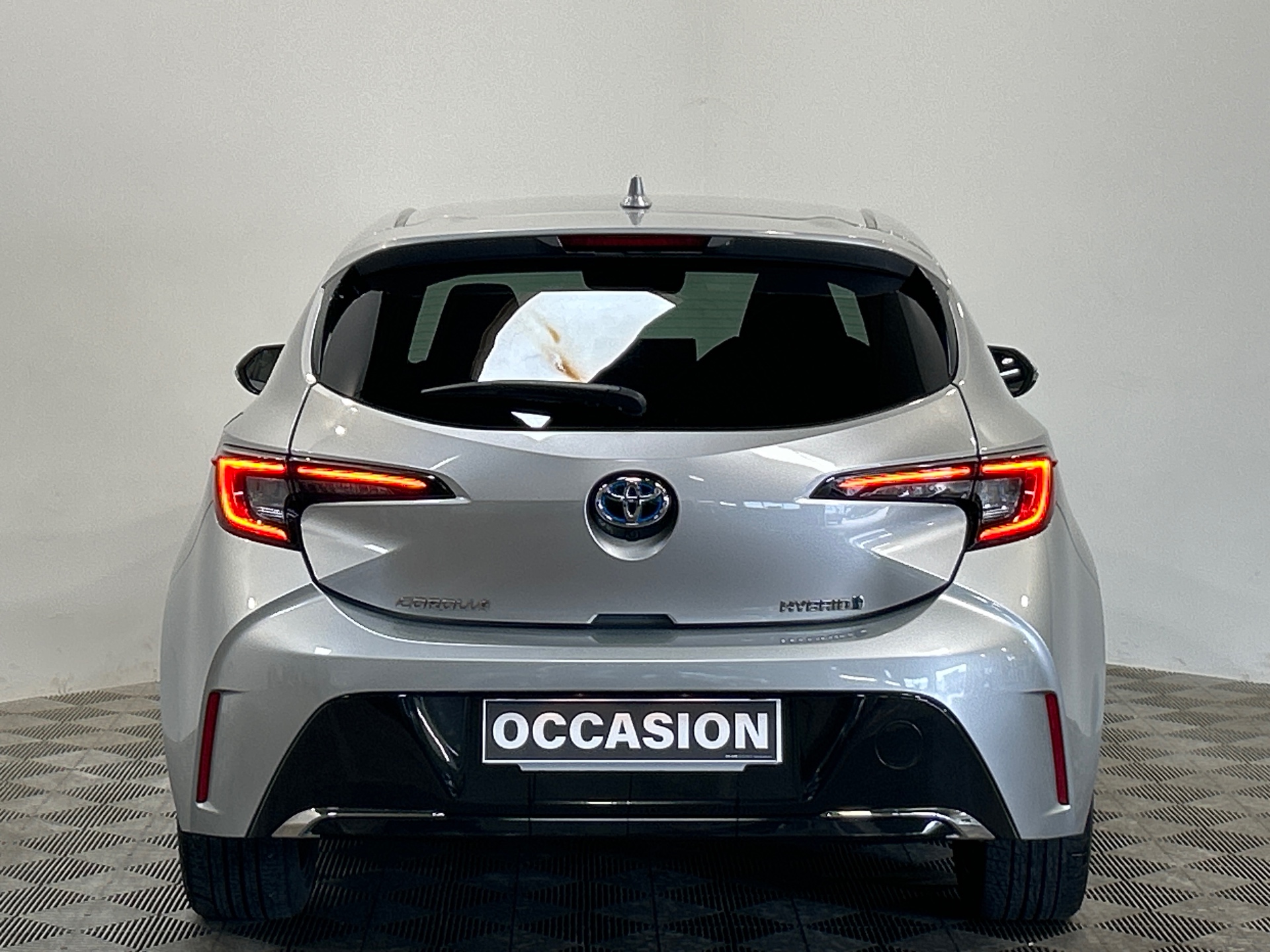 TOYOTA COROLLA HYBRIDE 140ch Design