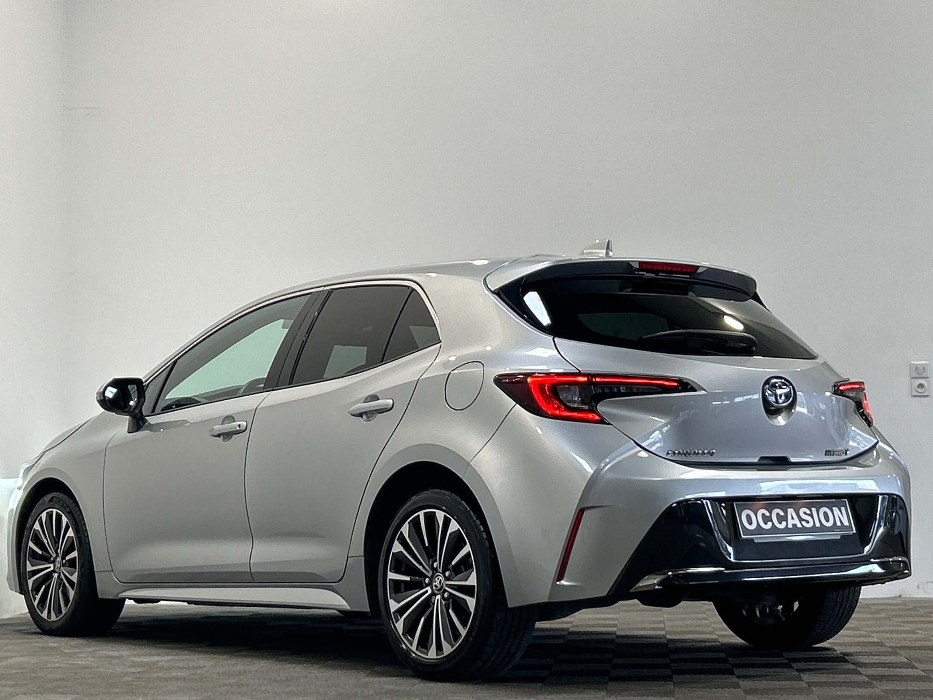TOYOTA COROLLA HYBRIDE 140ch Design