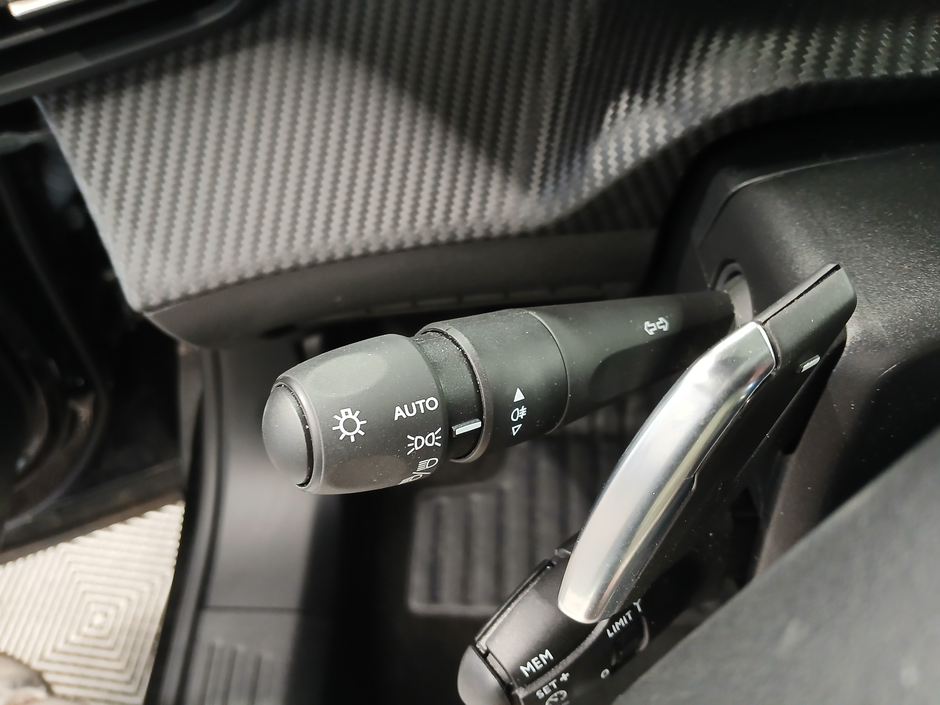 PEUGEOT 2008 Hybrid 145 e-DCS6 Style