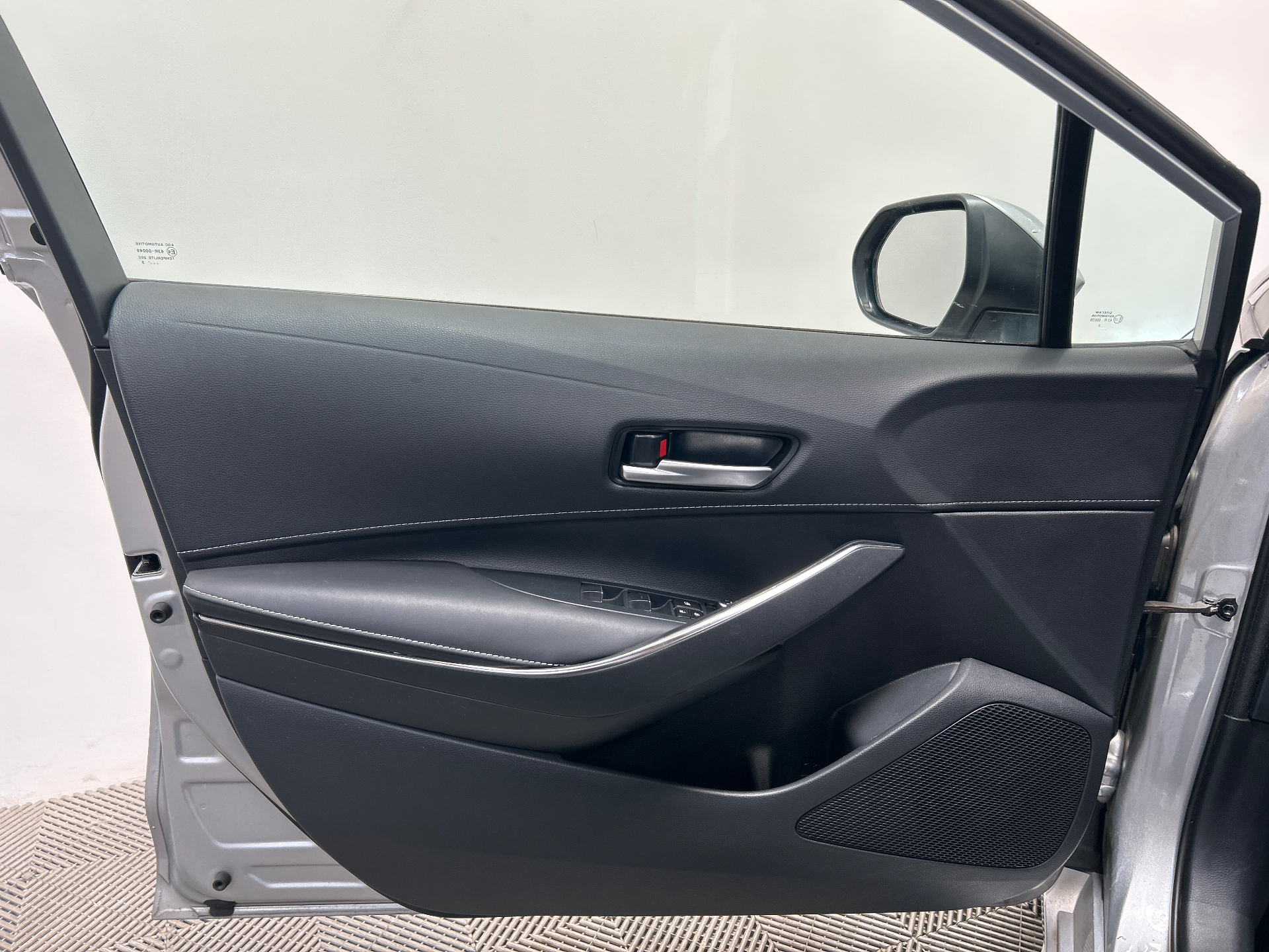 TOYOTA COROLLA HYBRIDE 140ch Design