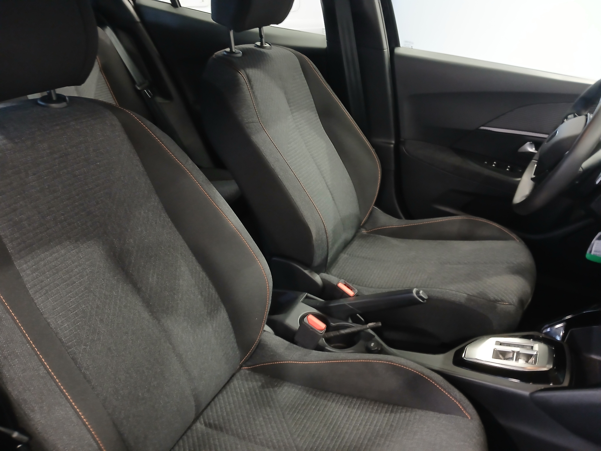 PEUGEOT 2008 Hybrid 145 e-DCS6 Style