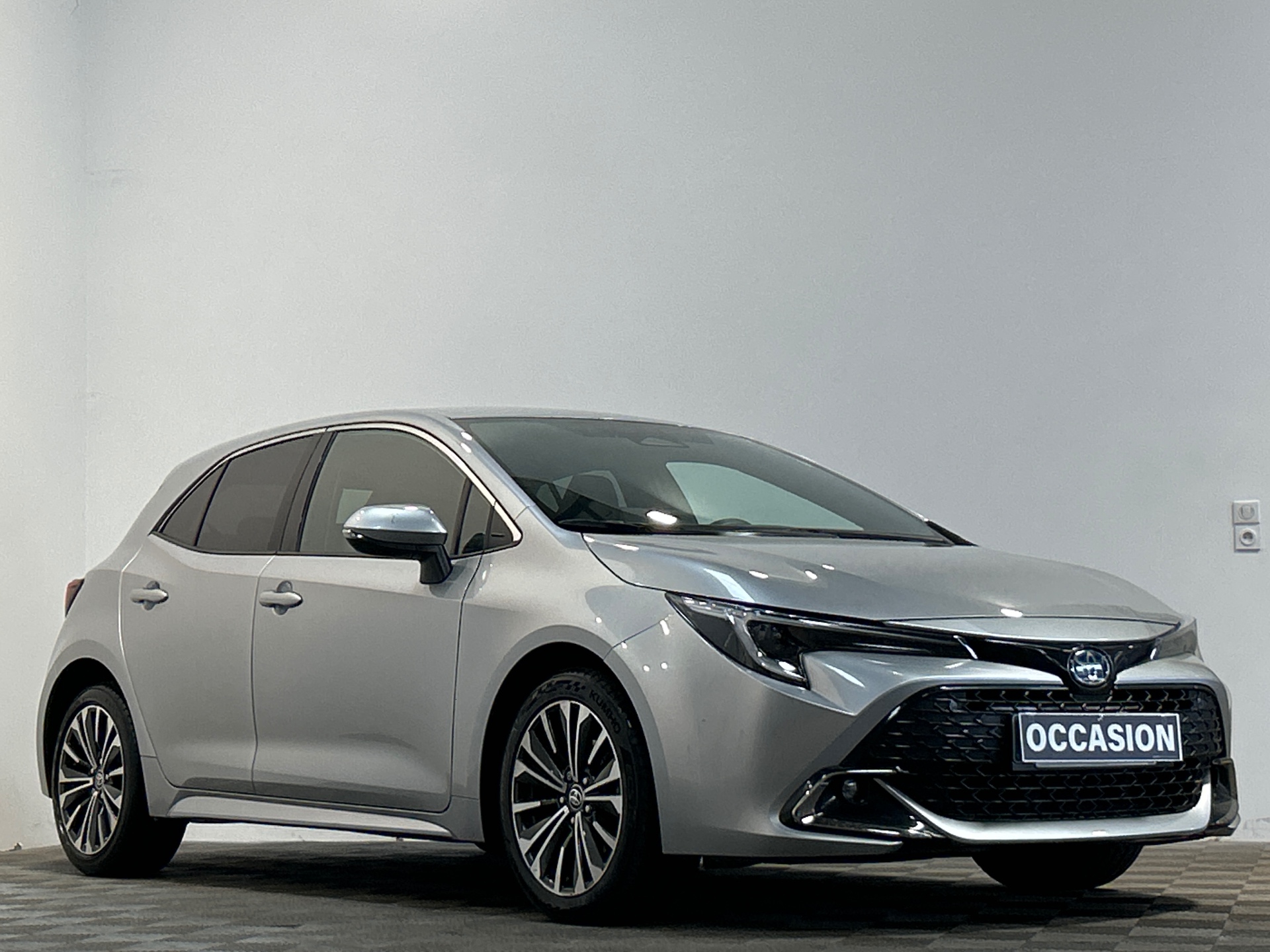 TOYOTA COROLLA HYBRIDE 140ch Design