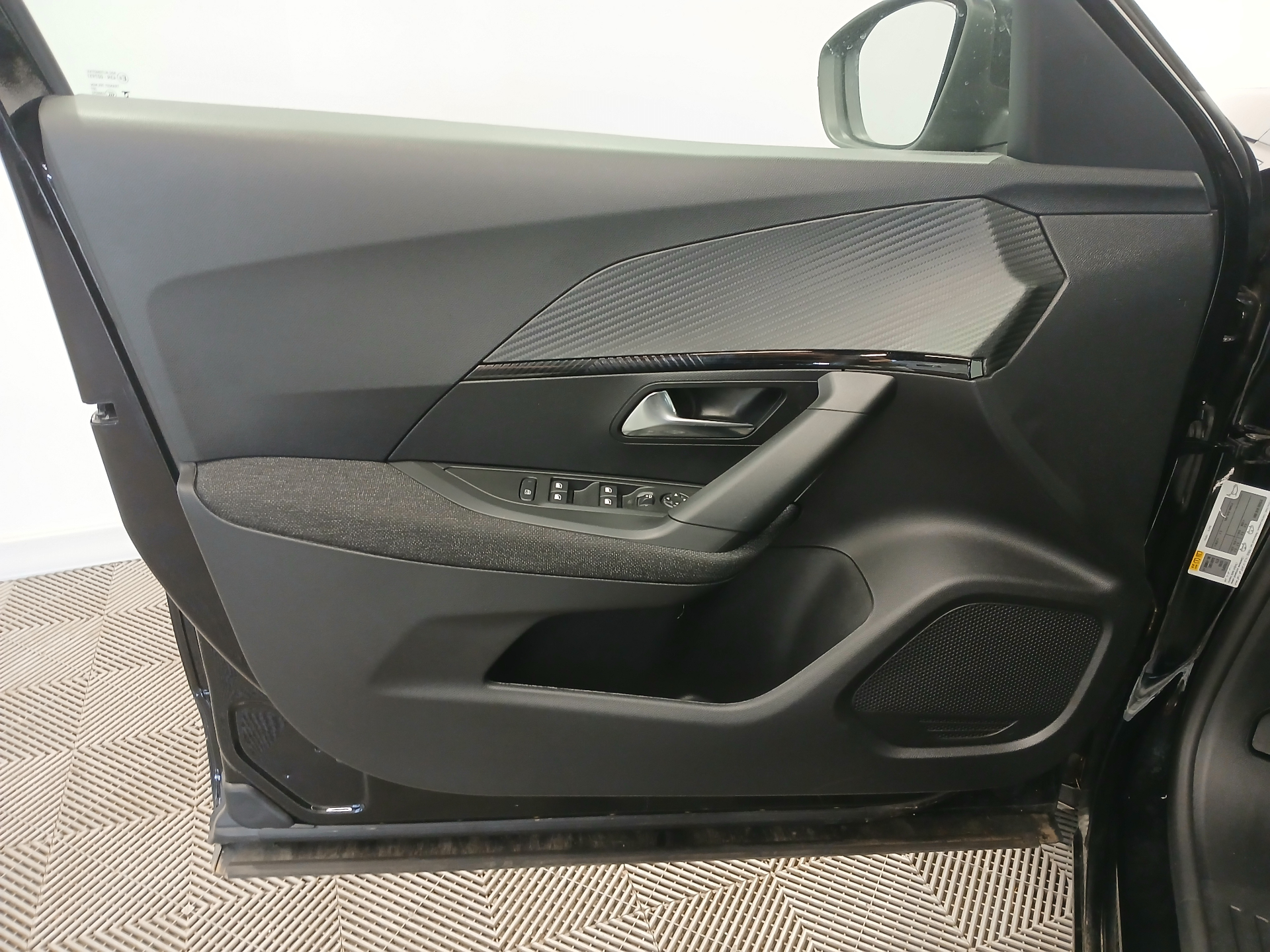 PEUGEOT 2008 Hybrid 145 e-DCS6 Style