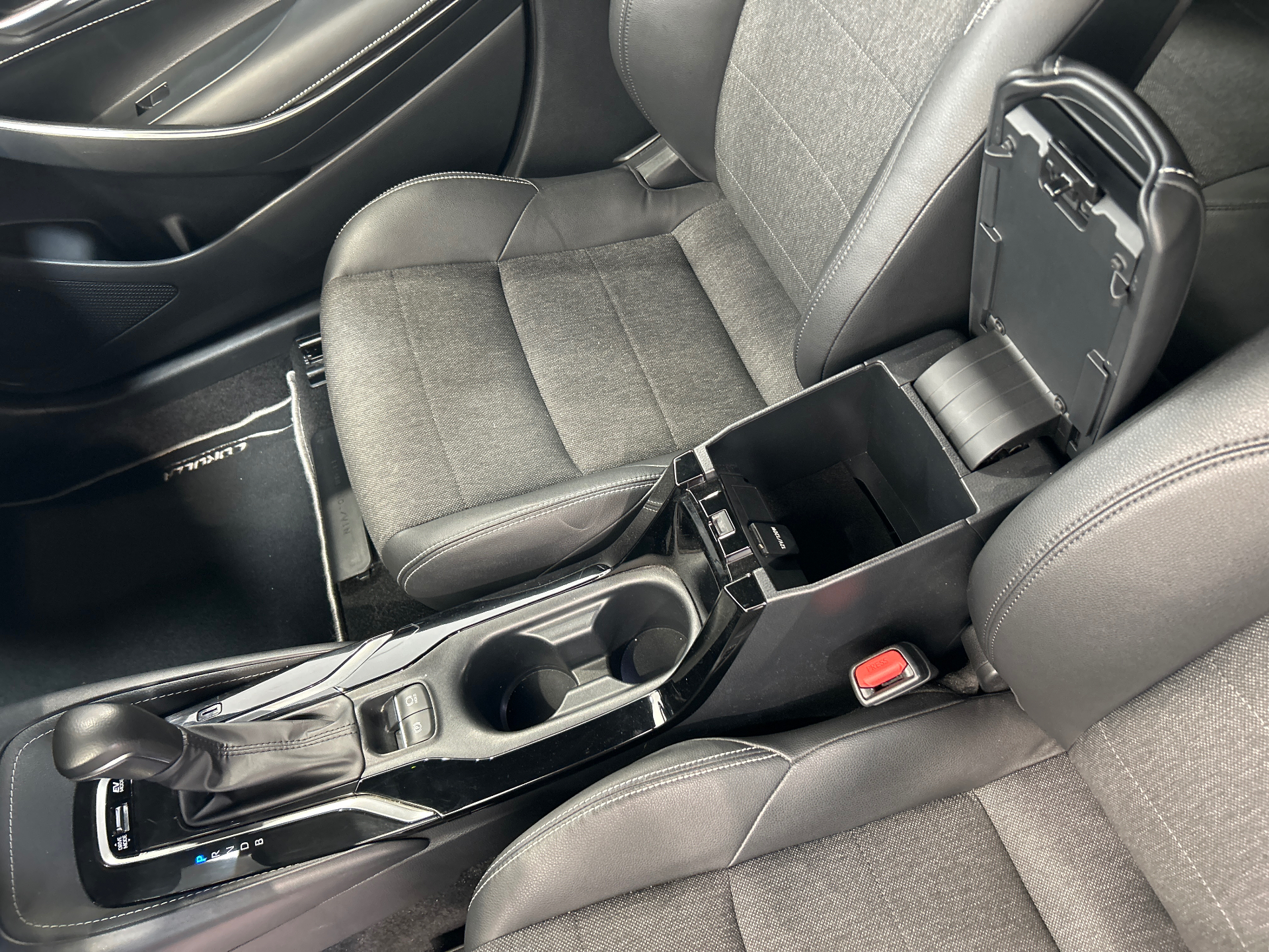 TOYOTA COROLLA HYBRIDE 140ch Design
