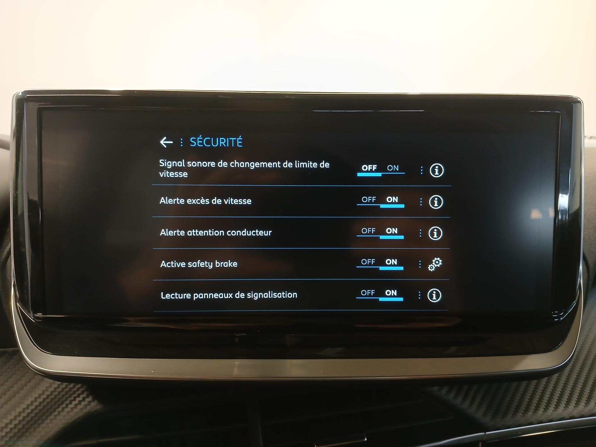 PEUGEOT 2008 Hybrid 145 e-DCS6 Style