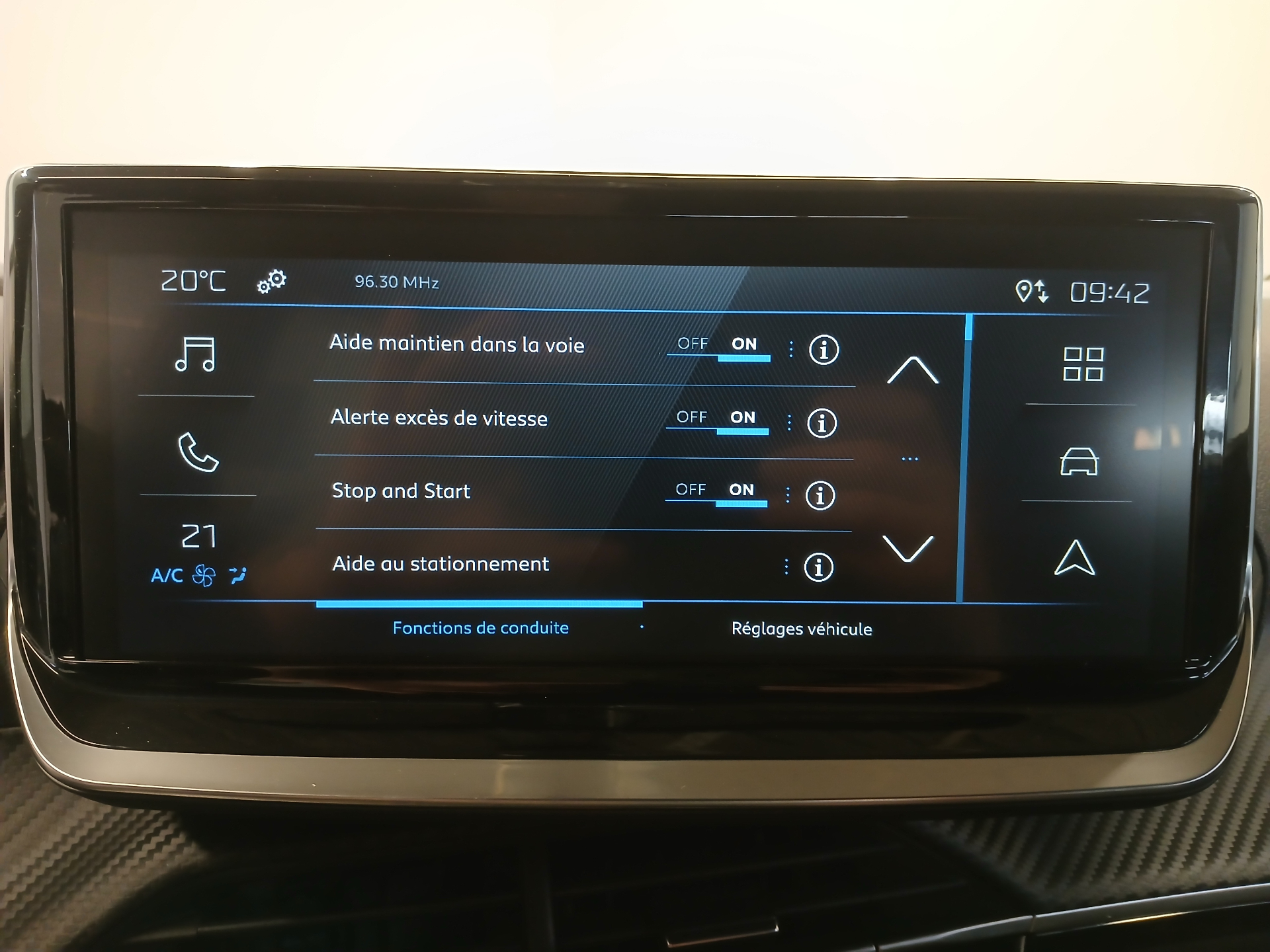 PEUGEOT 2008 Hybrid 145 e-DCS6 Style