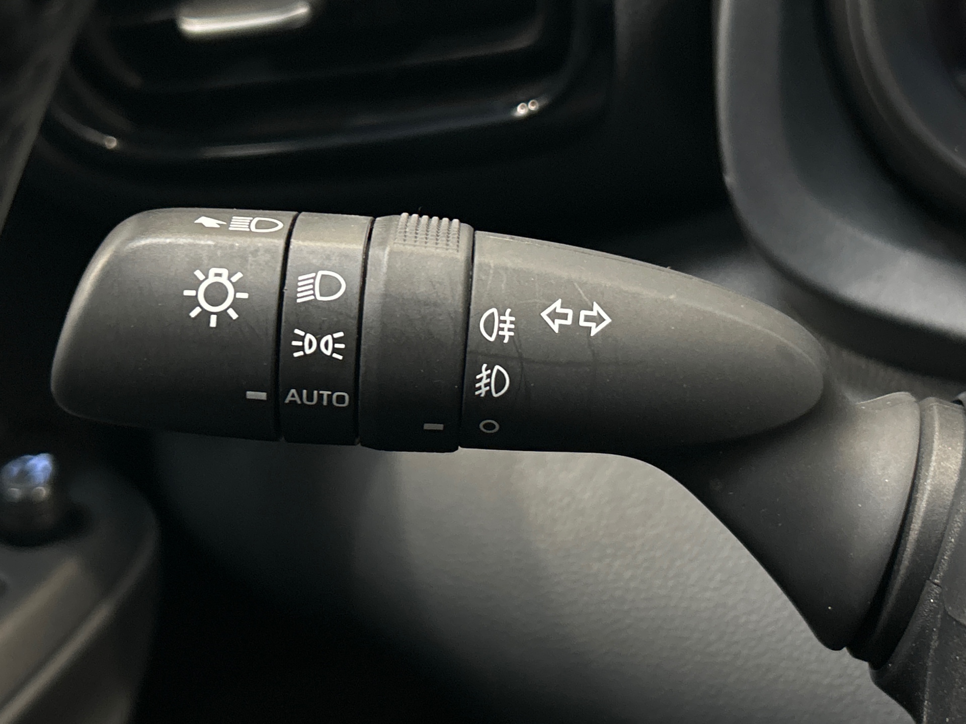 TOYOTA YARIS HYBRIDE MY22 116H DESIGN