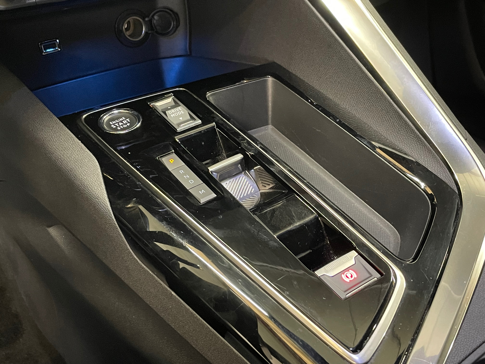 PEUGEOT 3008 Hybrid 136 e-DCS6 Allure Pack