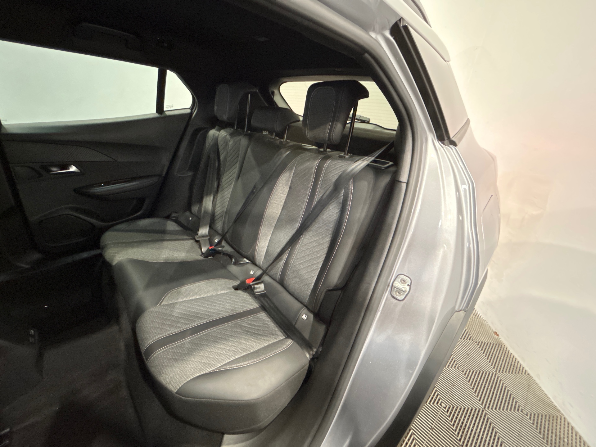 PEUGEOT 2008 Hybrid 145 e-DCS6 Allure