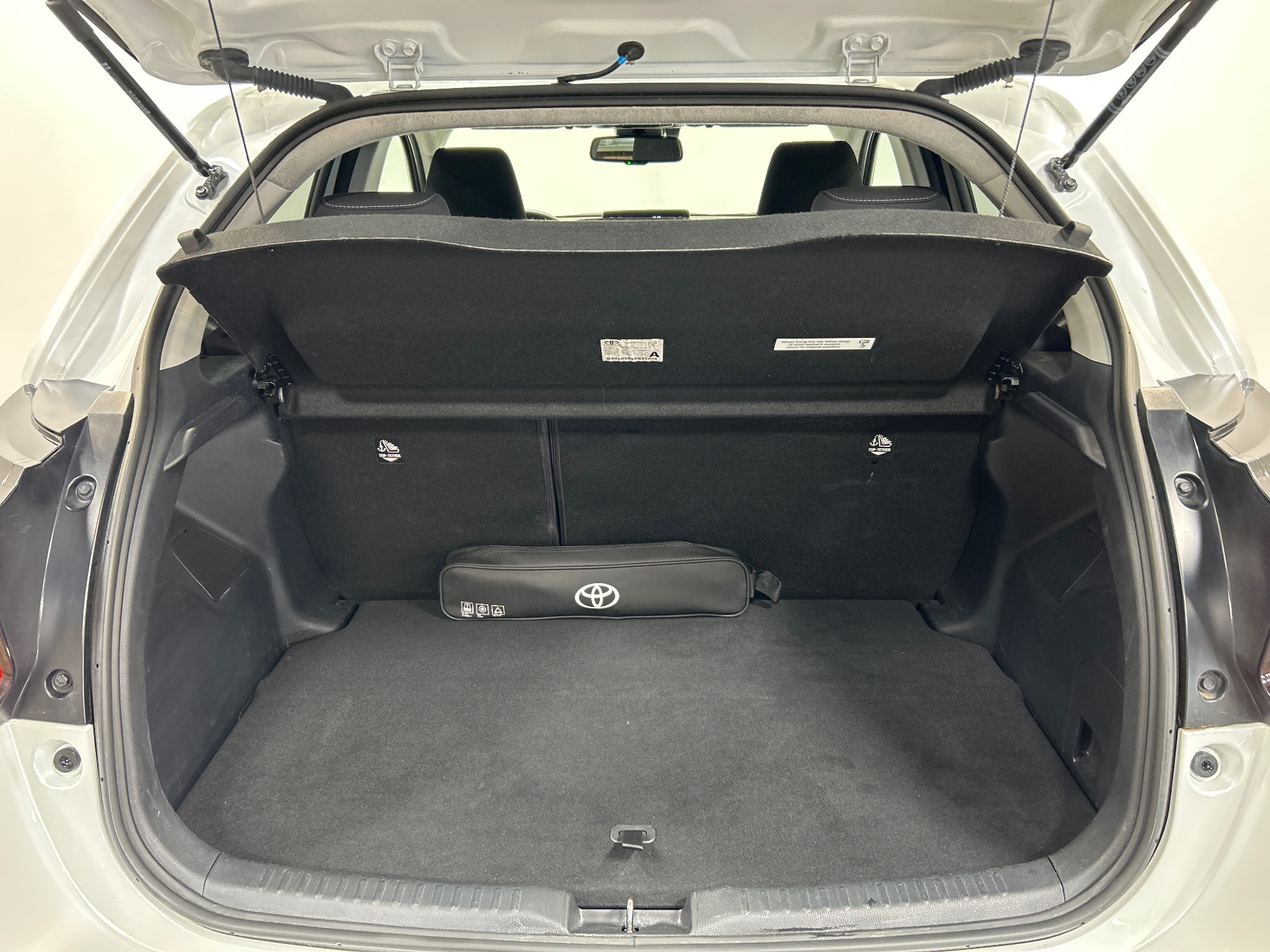 TOYOTA YARIS HYBRIDE MY22 116H DESIGN