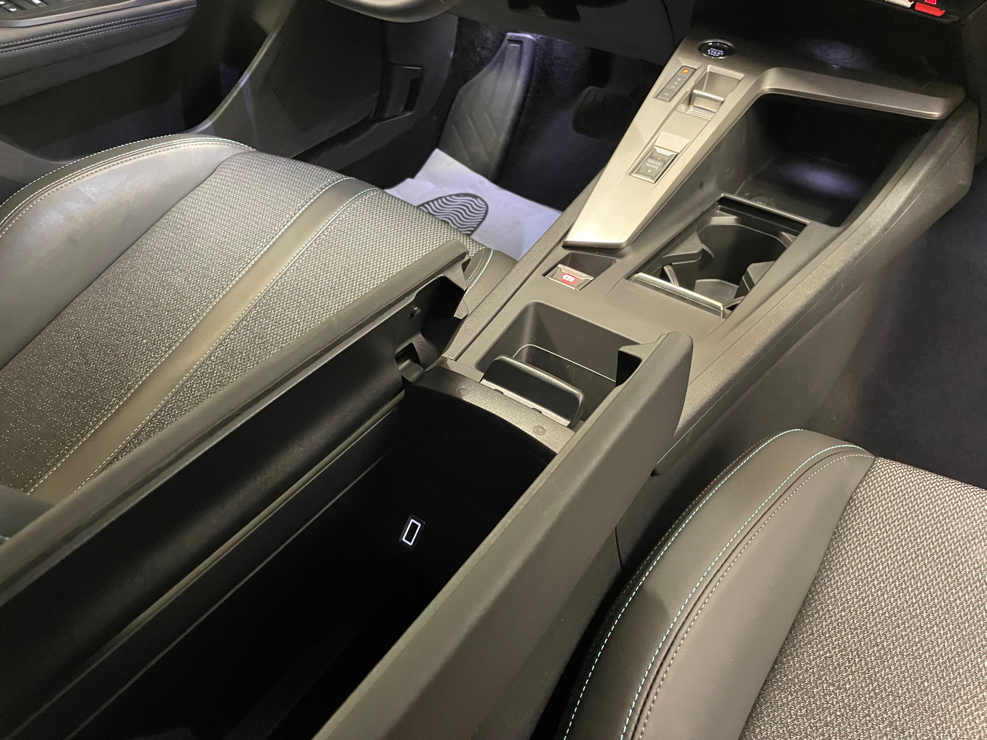 PEUGEOT 408 Hybrid 145 e-DCS6 Allure