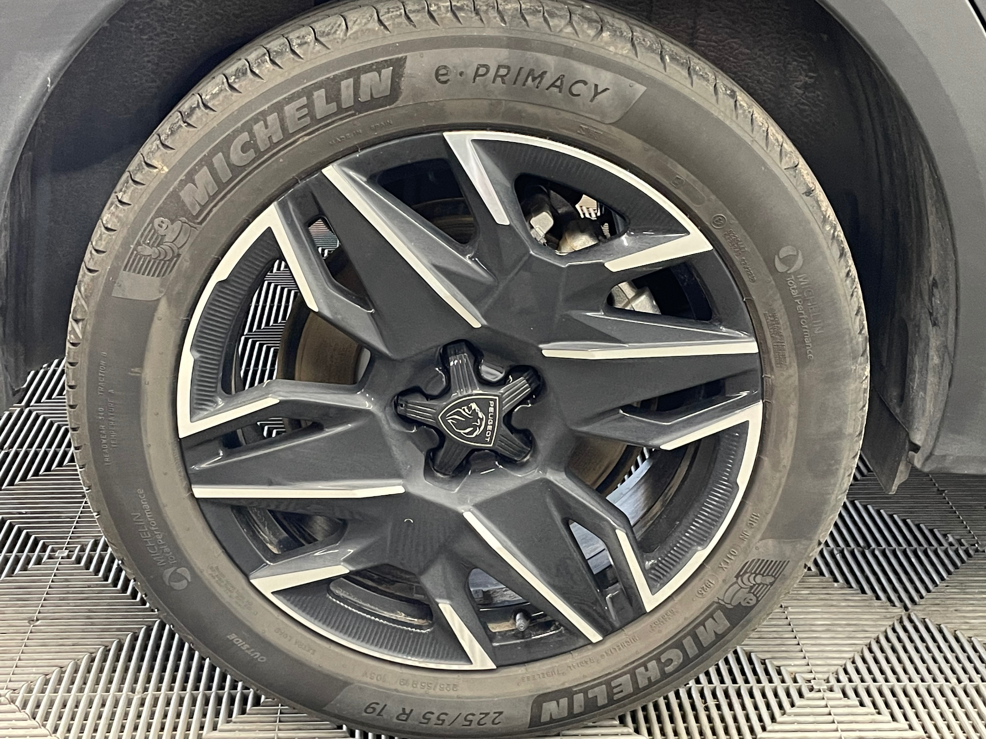 PEUGEOT 5008 Hybrid 145 ch e-DCS6 Allure