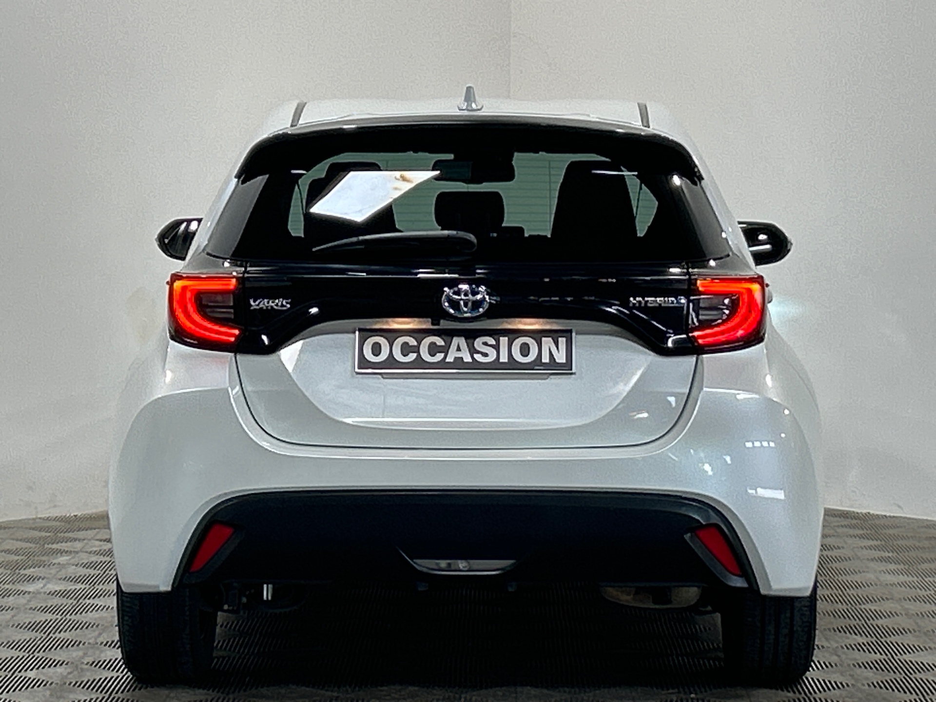 TOYOTA YARIS HYBRIDE MY22 116H DESIGN