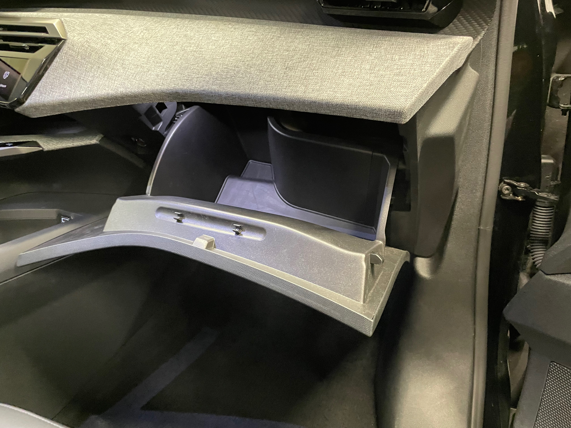PEUGEOT 3008 Hybrid 145 e-DCS6 Allure