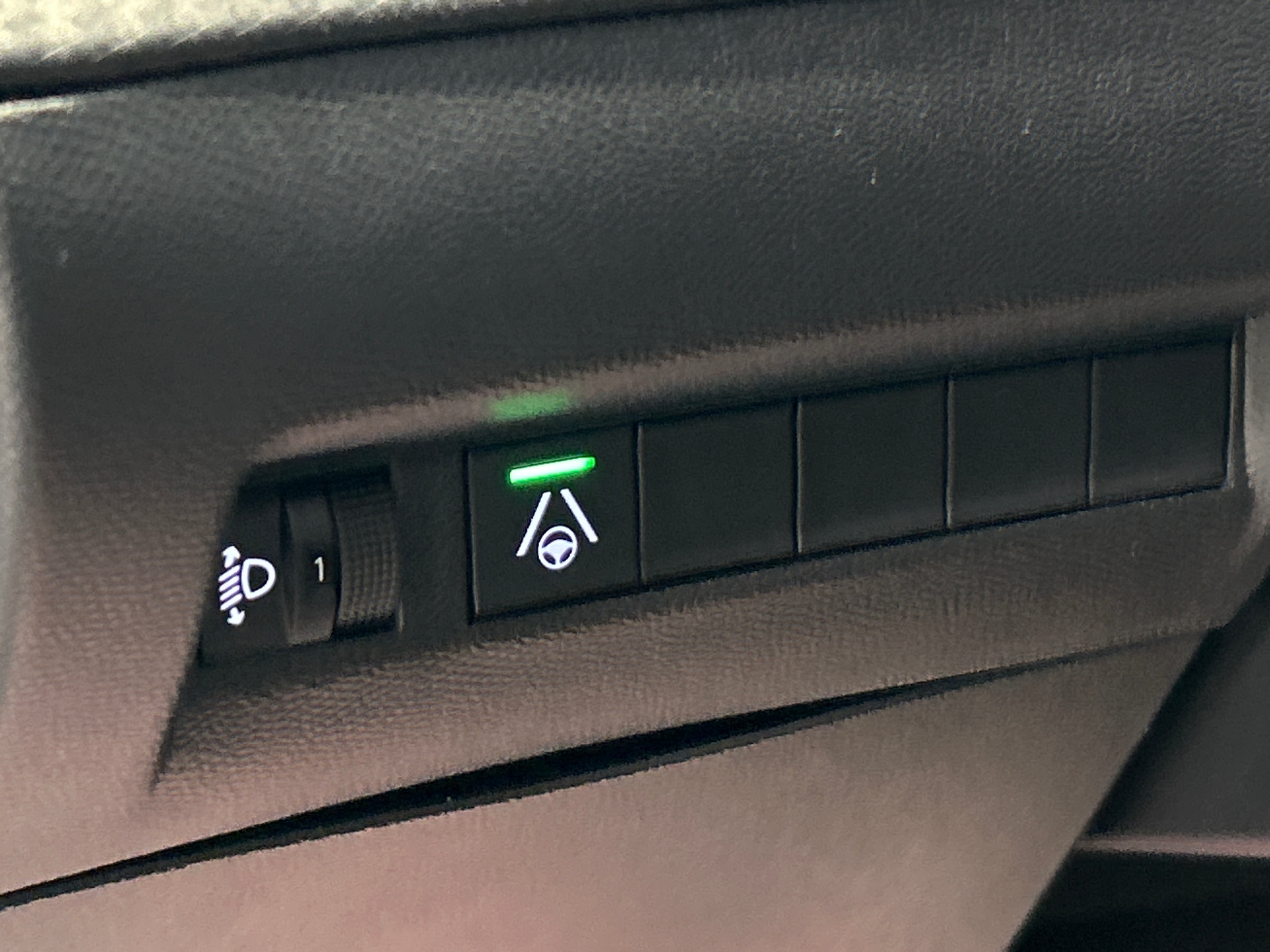 PEUGEOT 2008 Hybrid 145 e-DCS6 Allure
