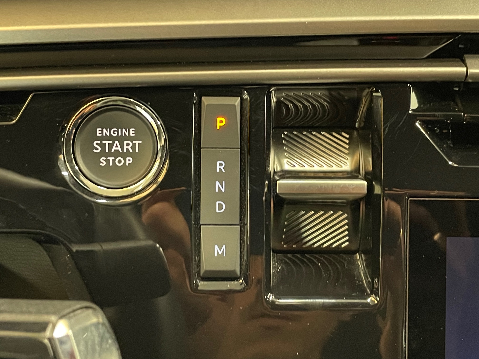 PEUGEOT 5008 Hybrid 145 ch e-DCS6 Allure