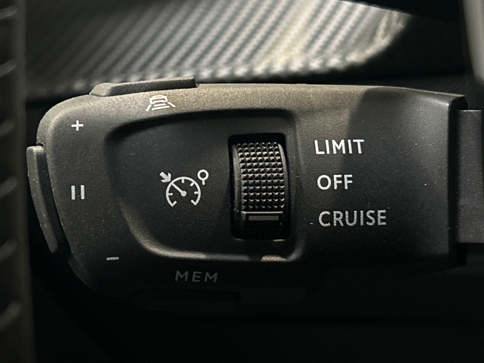 PEUGEOT 2008 Hybrid 145 e-DCS6 Allure