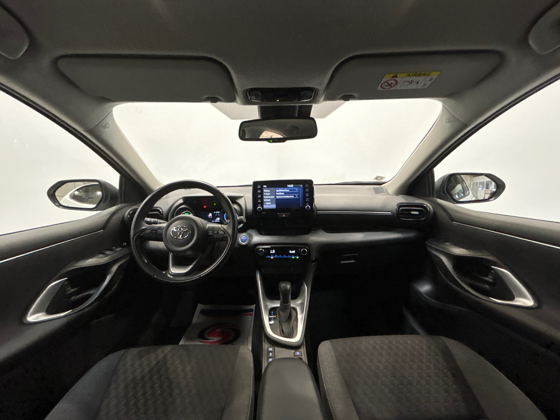 TOYOTA YARIS HYBRIDE MY22 116H DESIGN