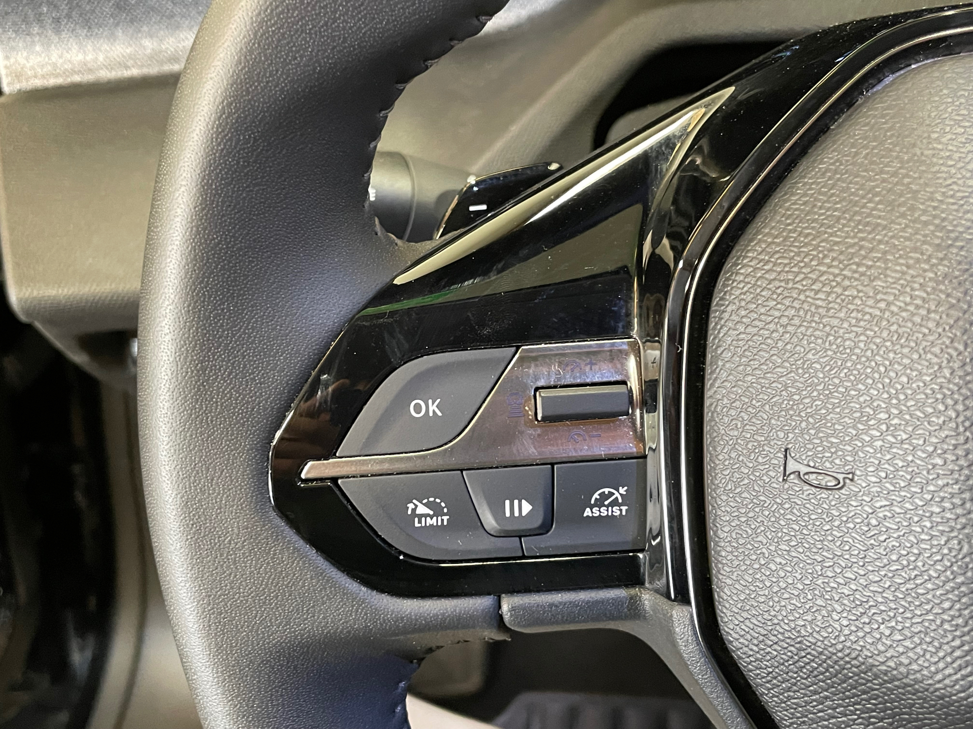 PEUGEOT 408 Hybrid 145 e-DCS6 Allure
