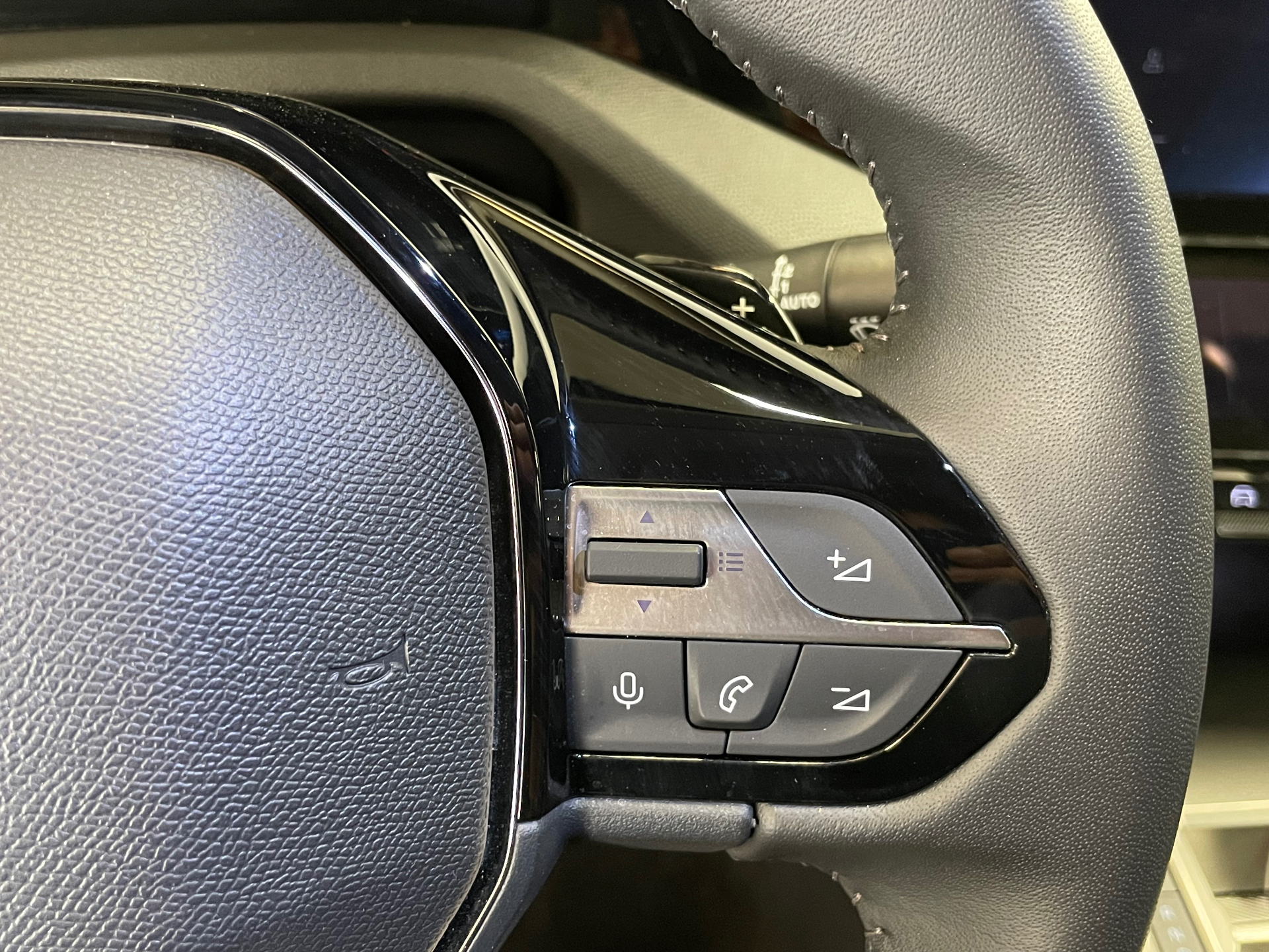 PEUGEOT 408 Hybrid 145 e-DCS6 Allure