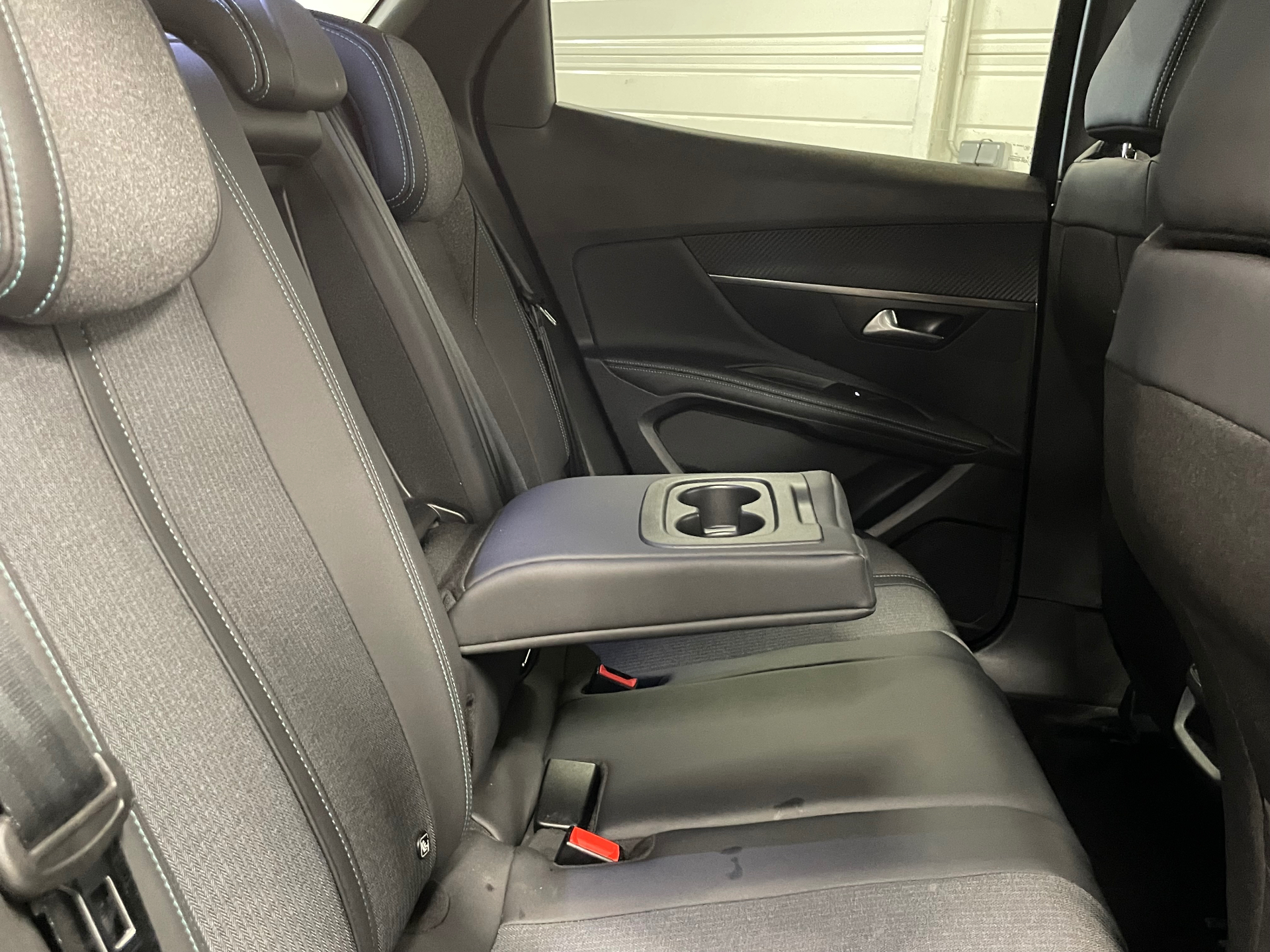 PEUGEOT 3008 Hybrid 136 e-DCS6 Allure Pack