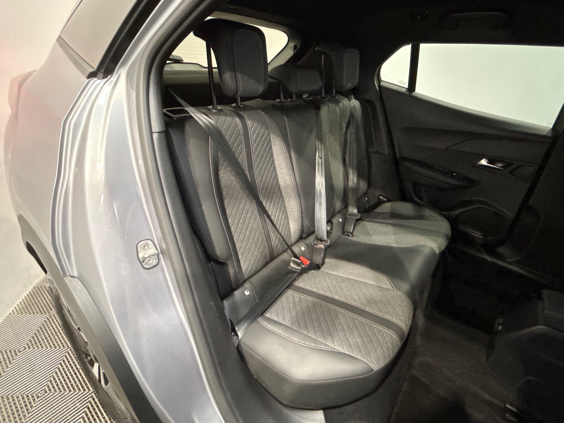 PEUGEOT 2008 Hybrid 145 e-DCS6 Allure