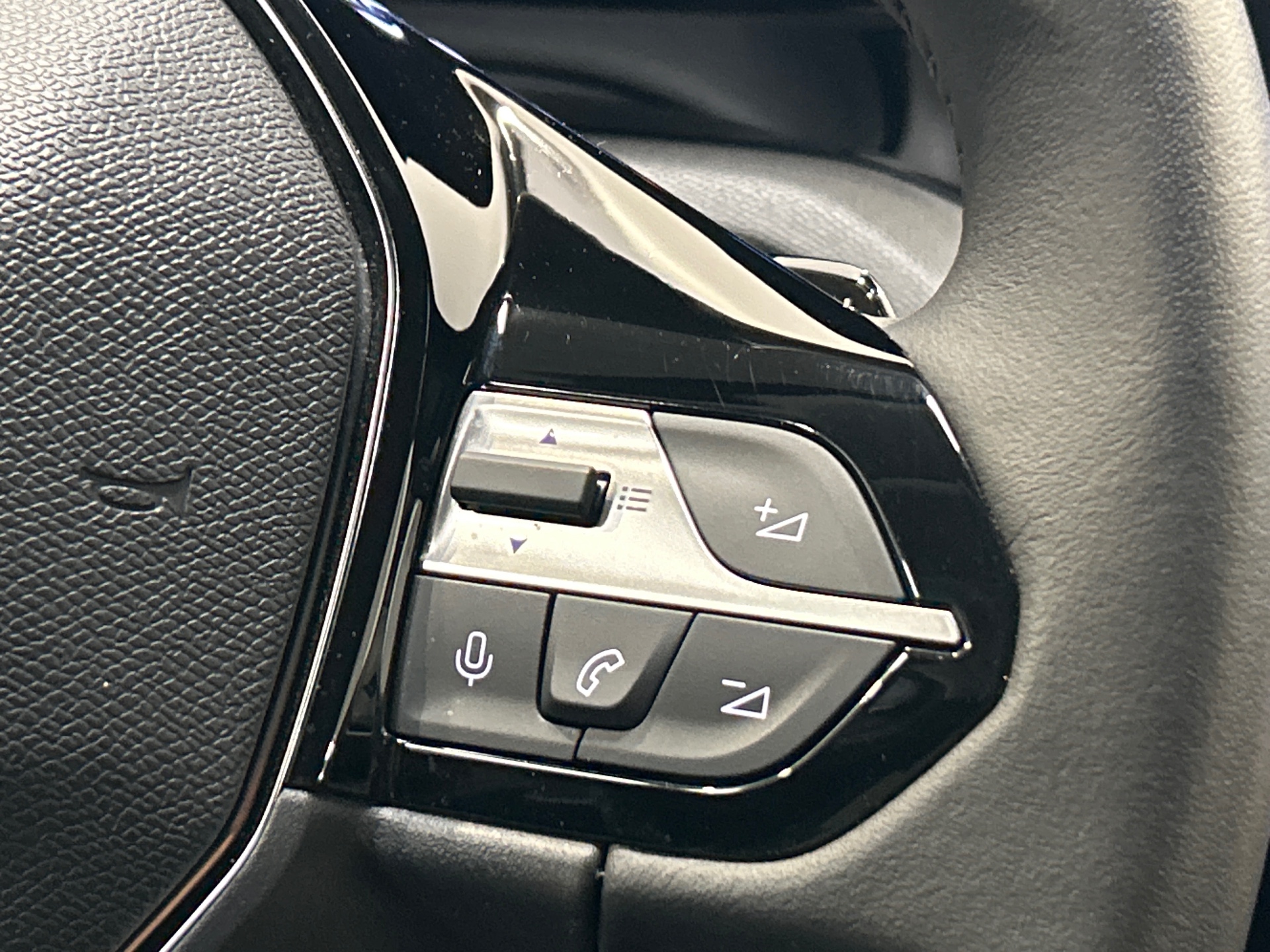 PEUGEOT 408 Hybrid 145 e-DCS6 Allure