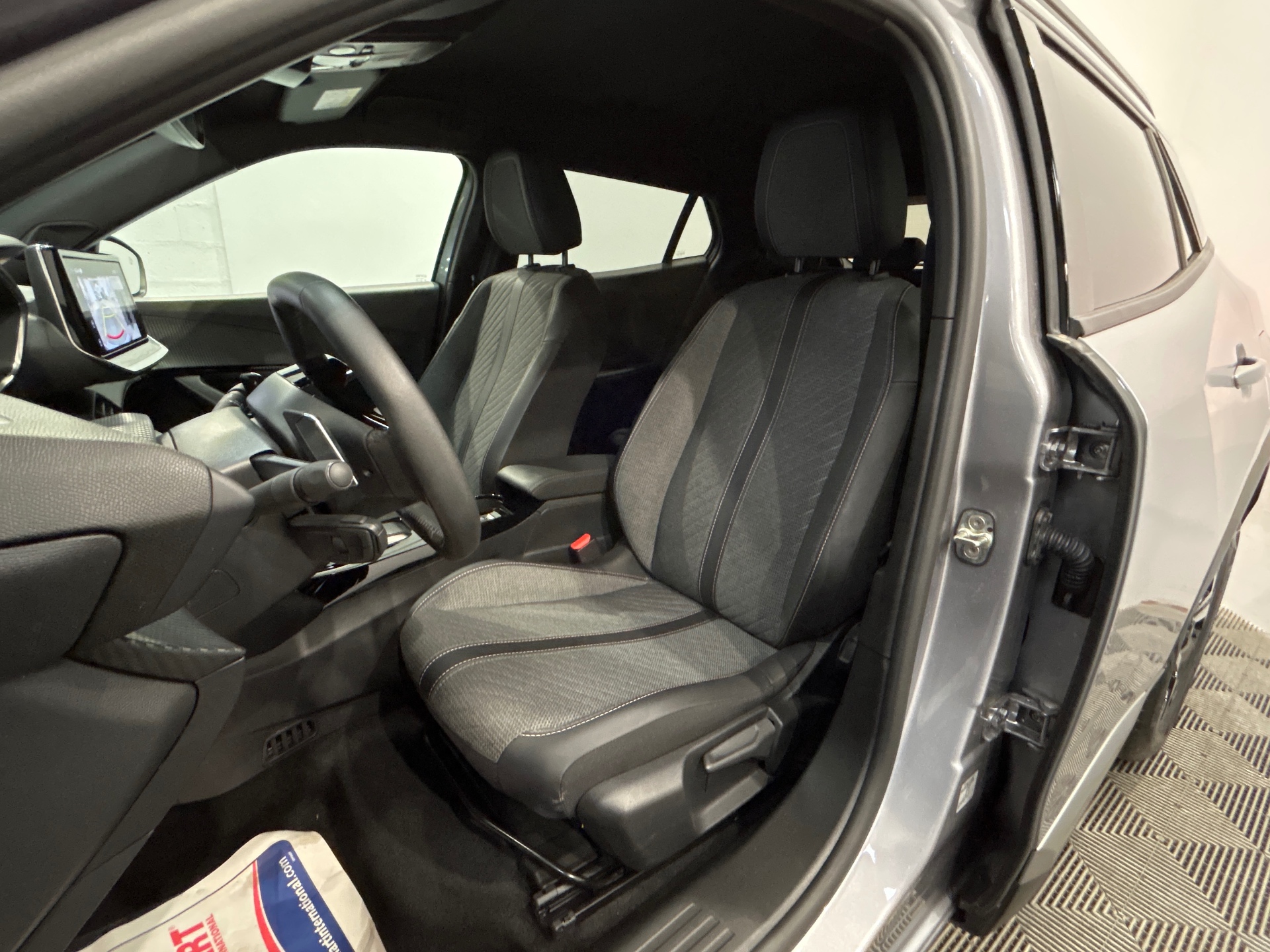 PEUGEOT 2008 Hybrid 145 e-DCS6 Allure