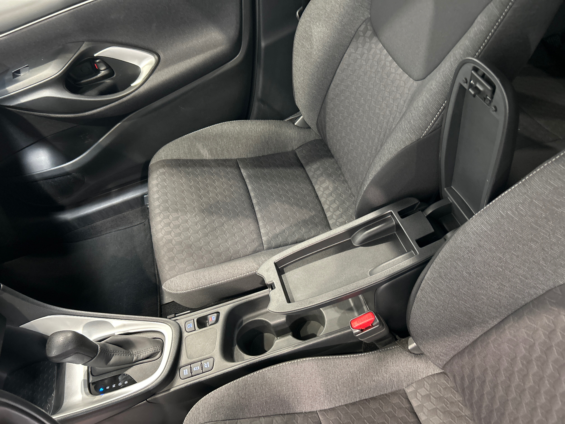 TOYOTA YARIS HYBRIDE MY22 116H DESIGN