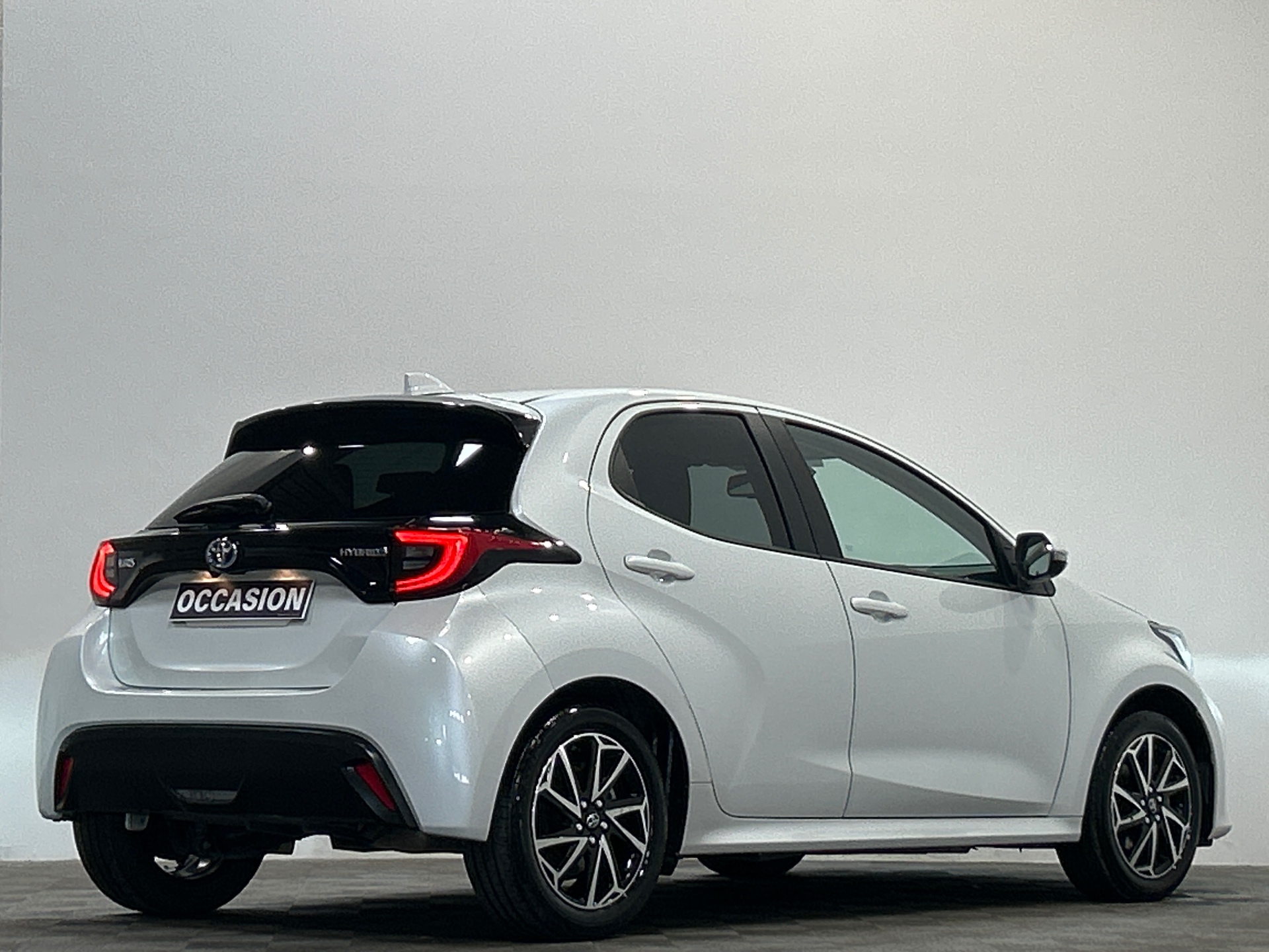 TOYOTA YARIS HYBRIDE MY22 116H DESIGN