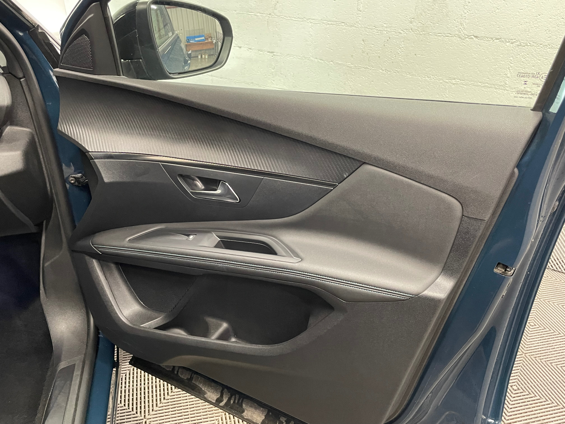 PEUGEOT 3008 Hybrid 136 e-DCS6 Allure Pack