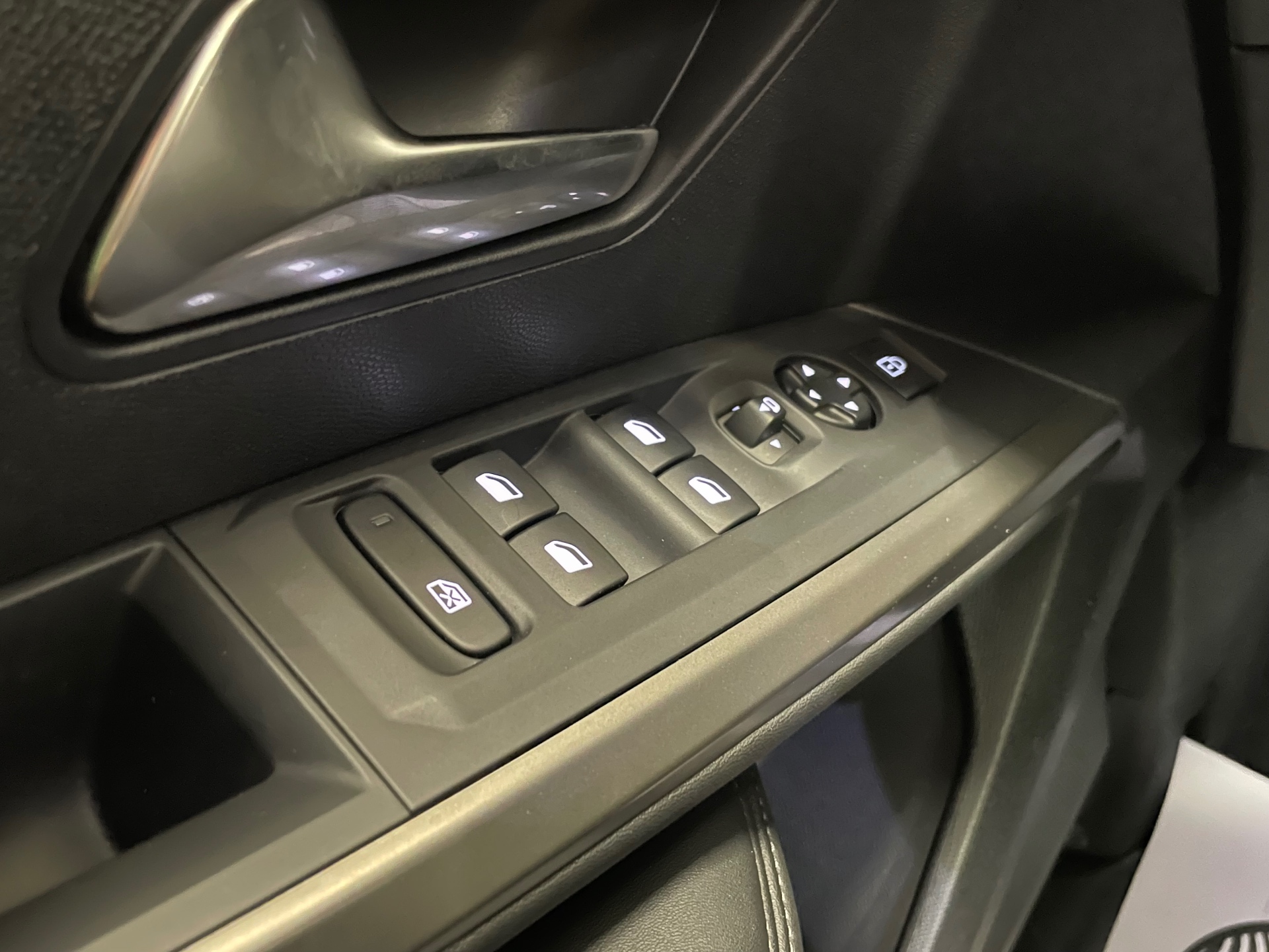 PEUGEOT 3008 Hybrid 145 e-DCS6 Allure