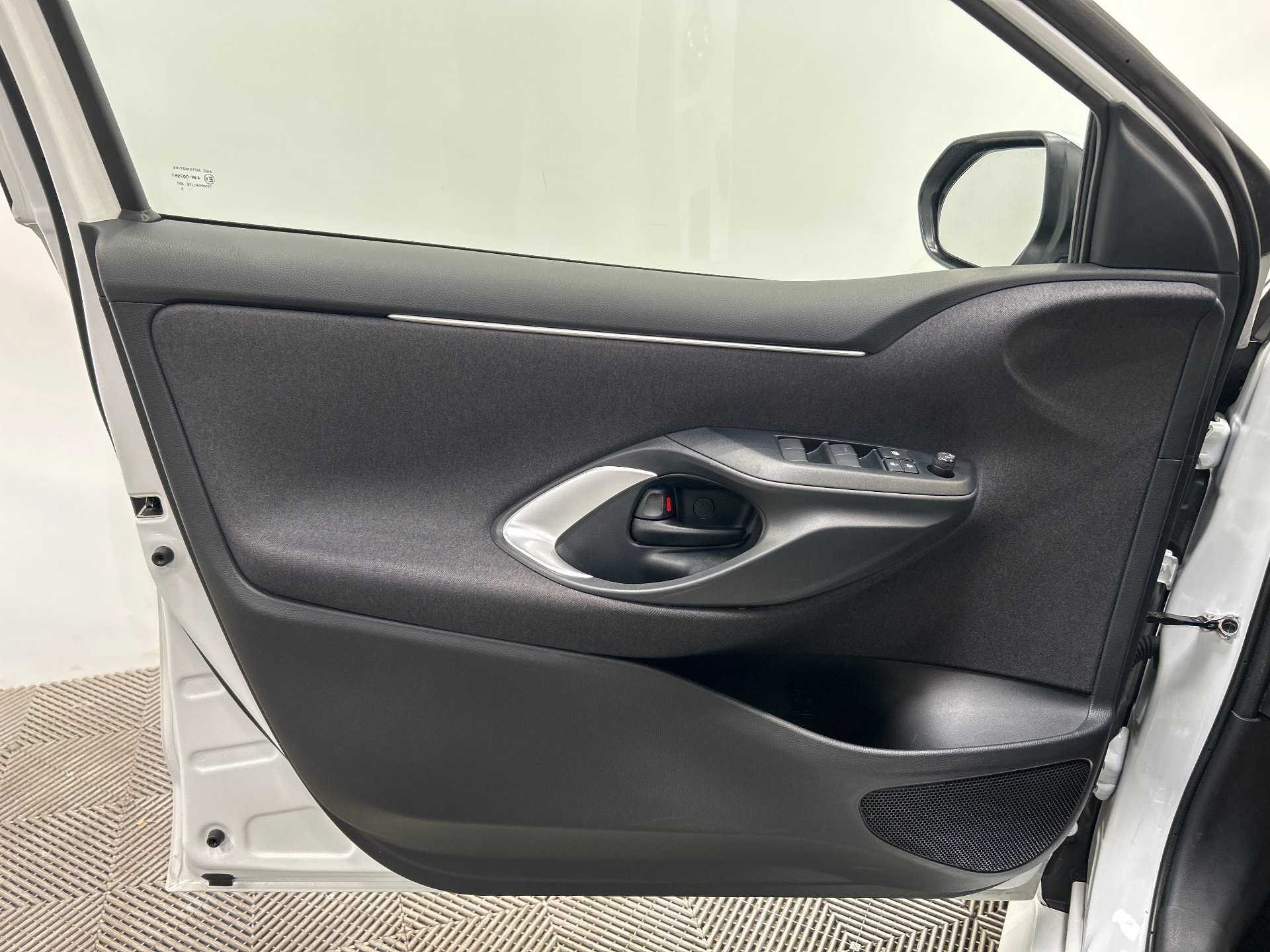 TOYOTA YARIS HYBRIDE MY22 116H DESIGN