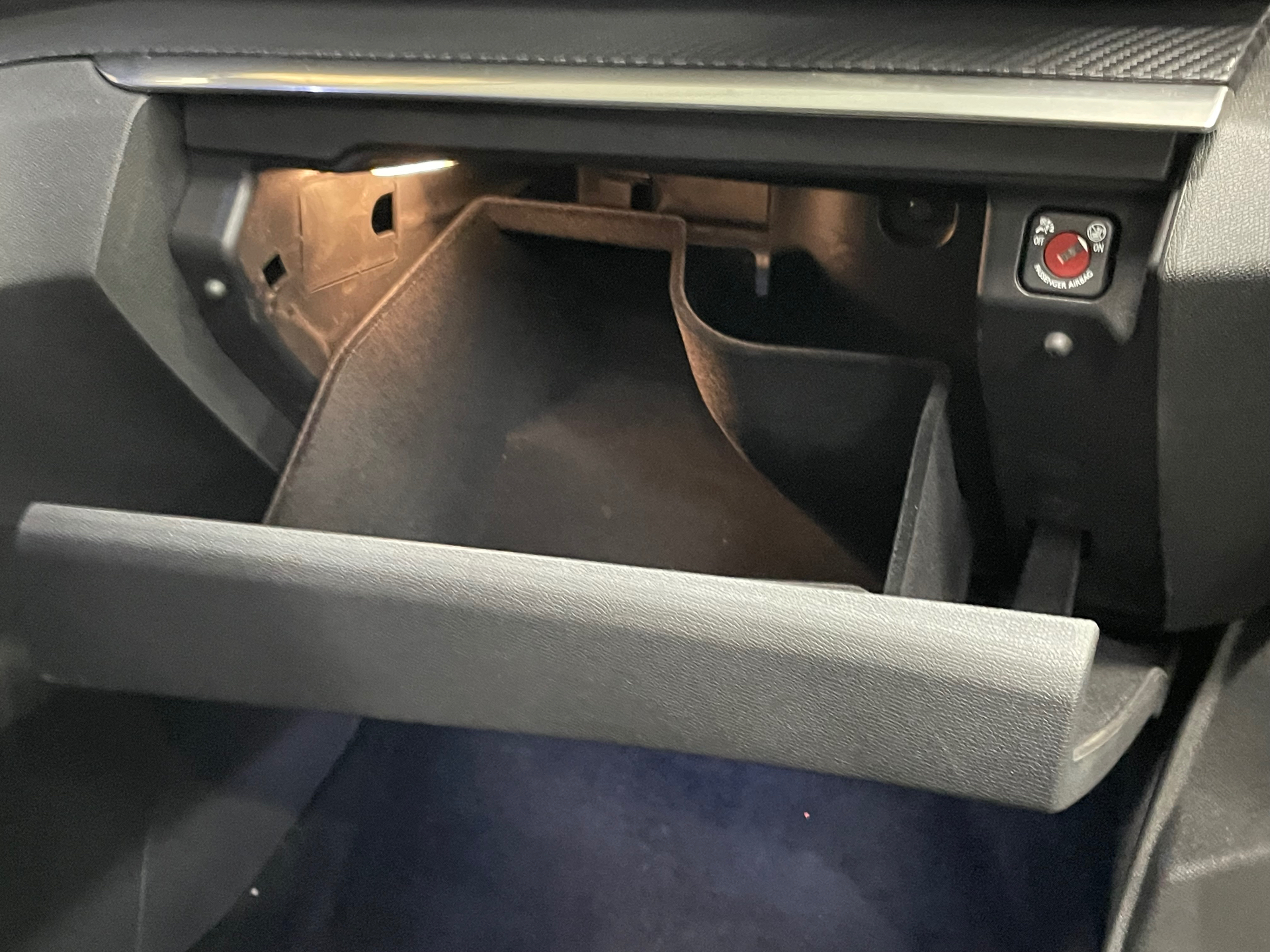 PEUGEOT 3008 Hybrid 136 e-DCS6 Allure Pack