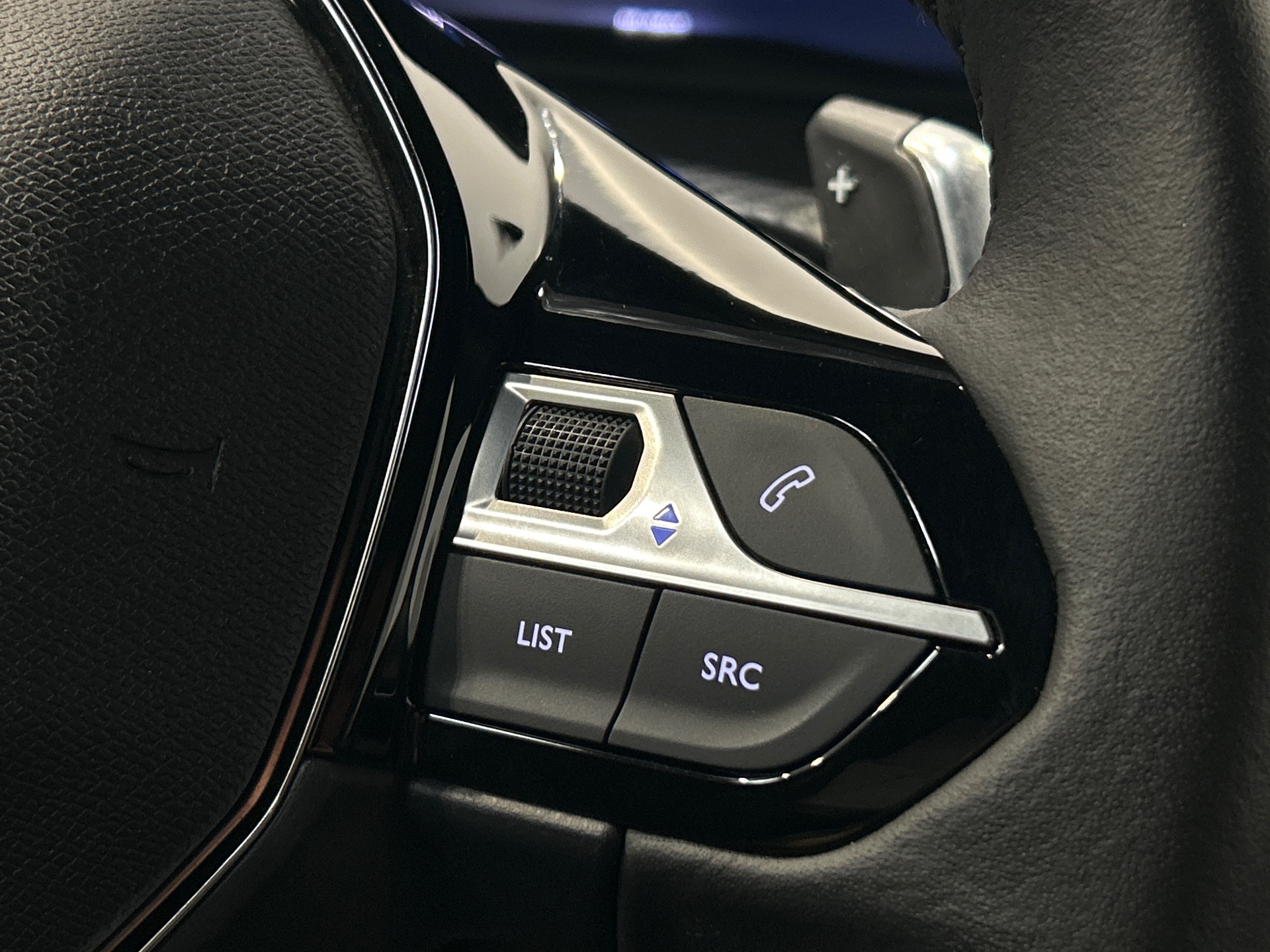 PEUGEOT 2008 Hybrid 145 e-DCS6 Allure