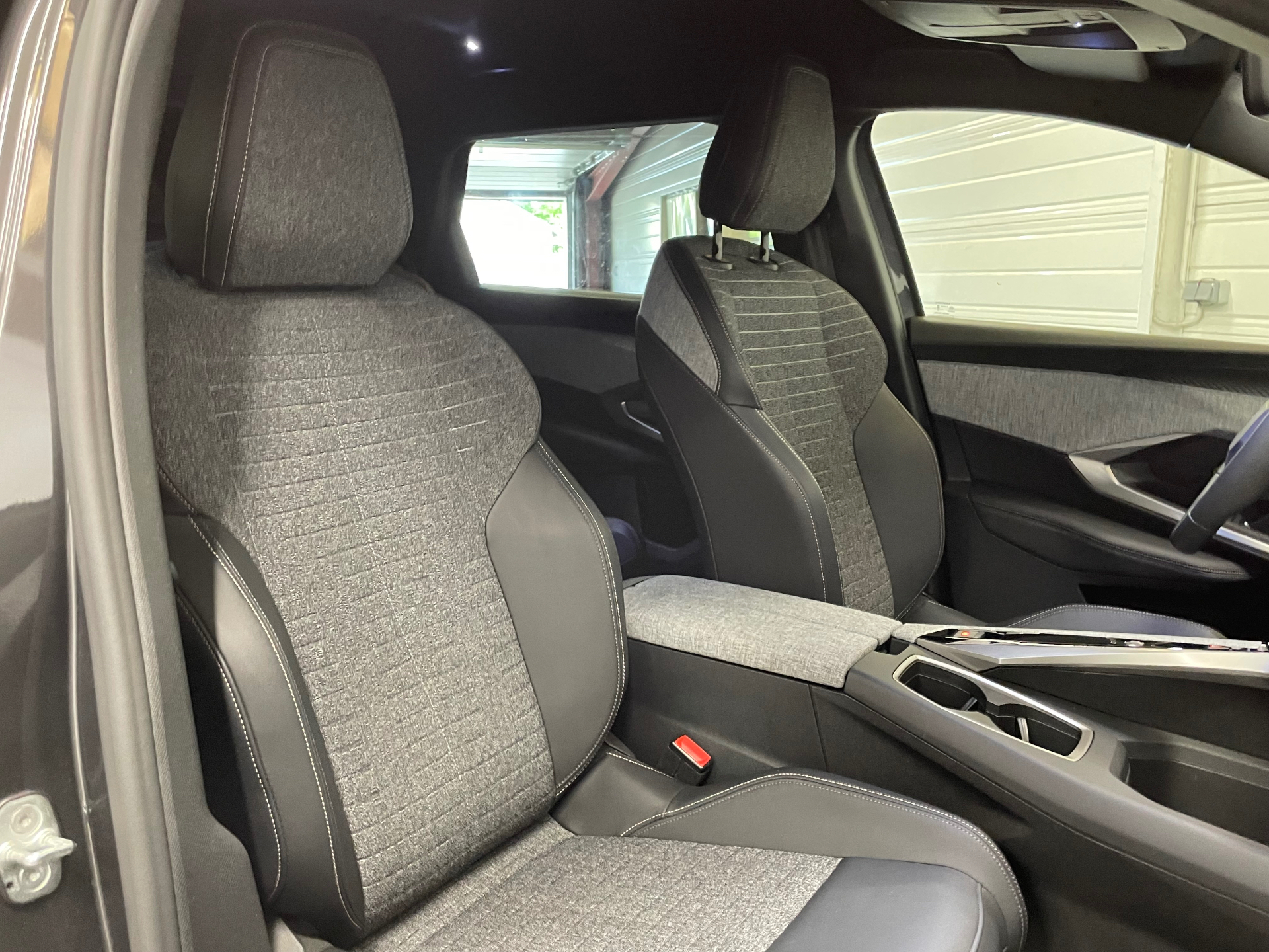 PEUGEOT 5008 Hybrid 145 ch e-DCS6 Allure