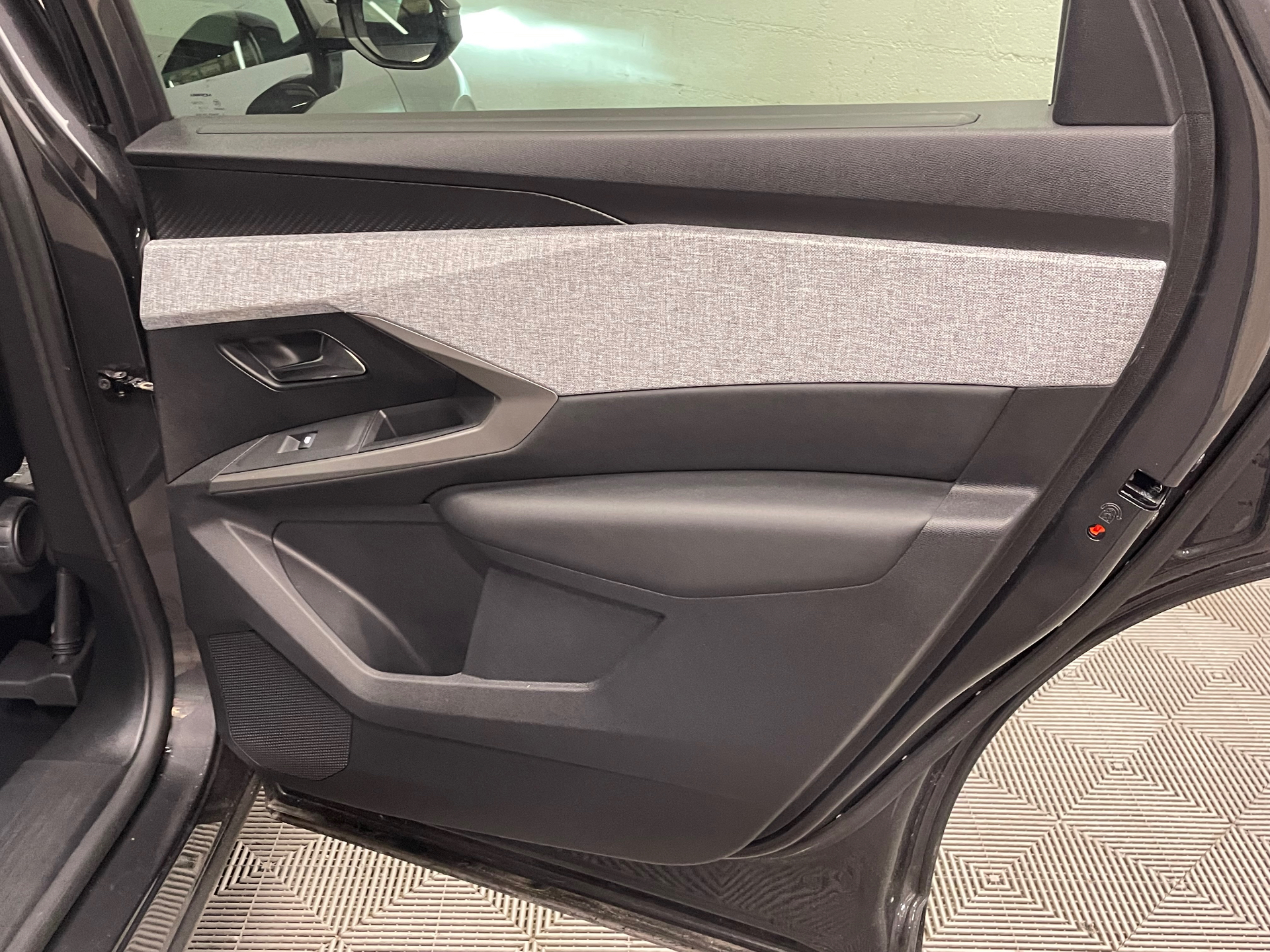 PEUGEOT 5008 Hybrid 145 ch e-DCS6 Allure