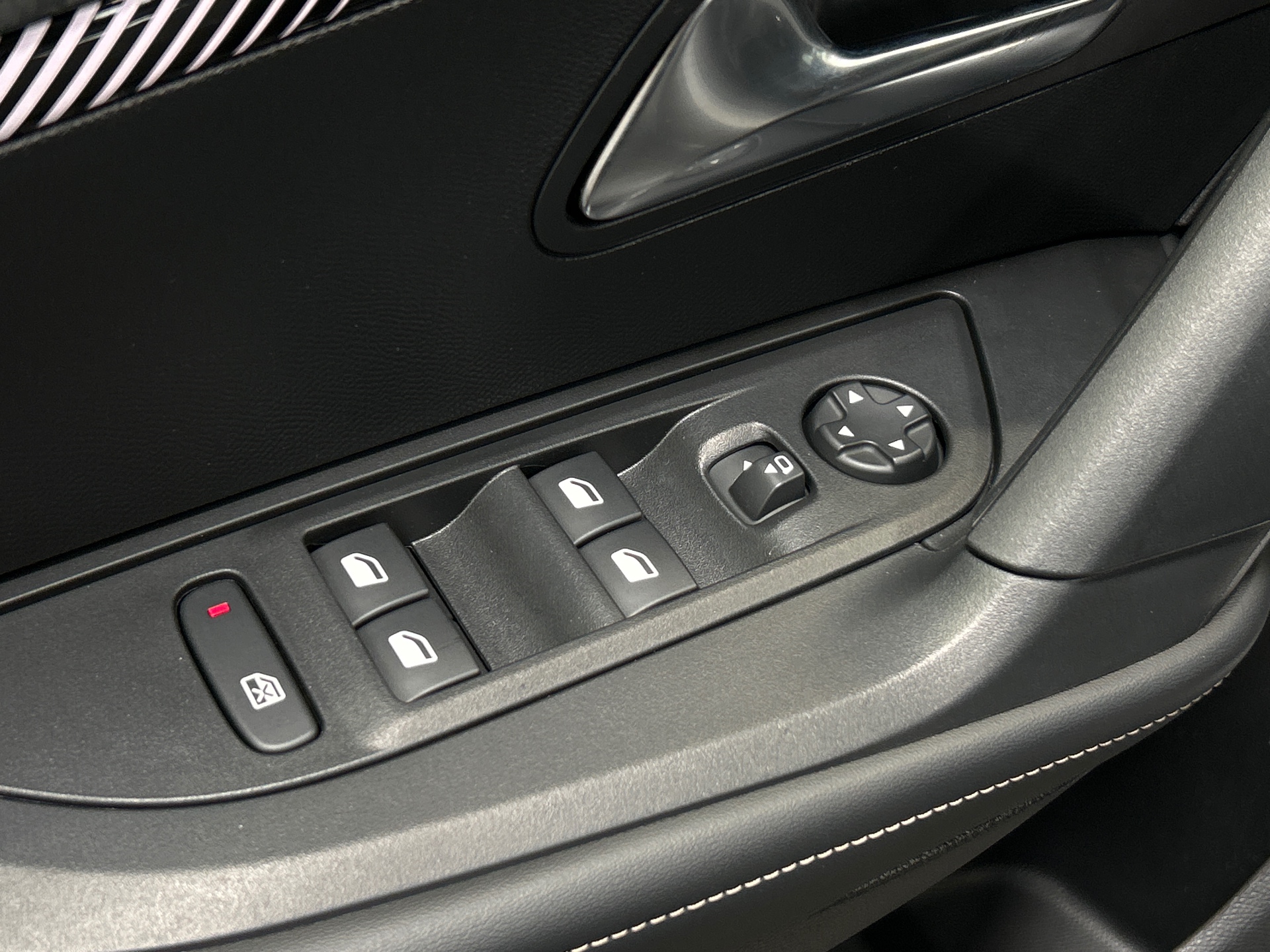 PEUGEOT 2008 Hybrid 145 e-DCS6 Allure