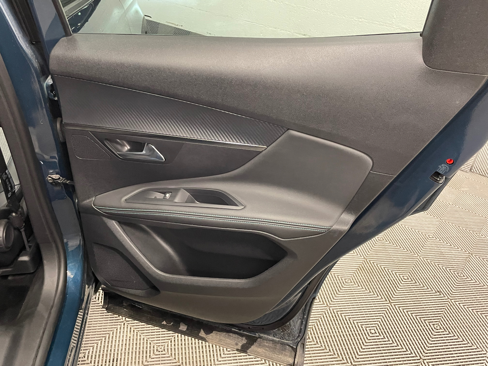 PEUGEOT 3008 Hybrid 136 e-DCS6 Allure Pack