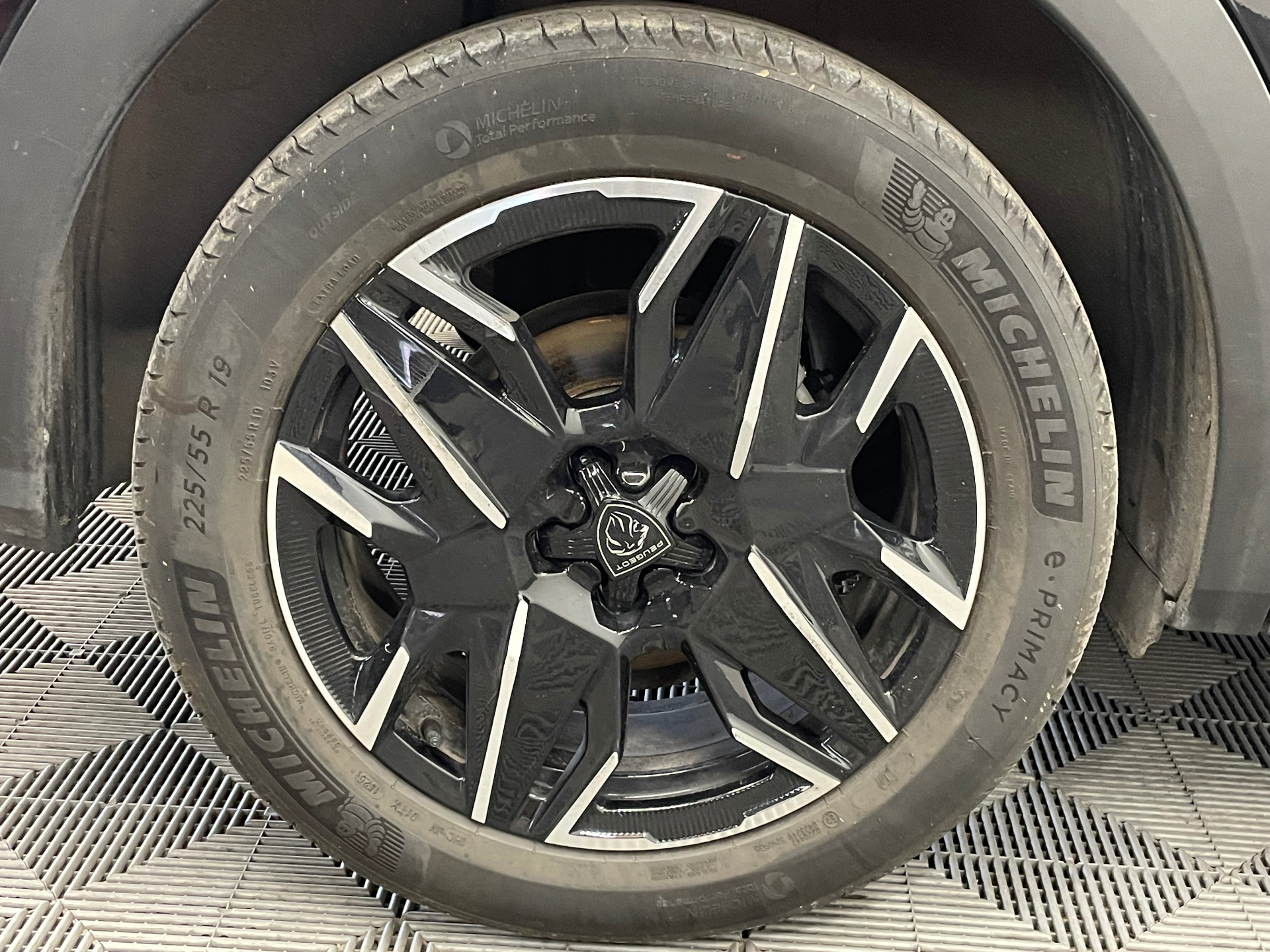 PEUGEOT 3008 Hybrid 145 e-DCS6 Allure